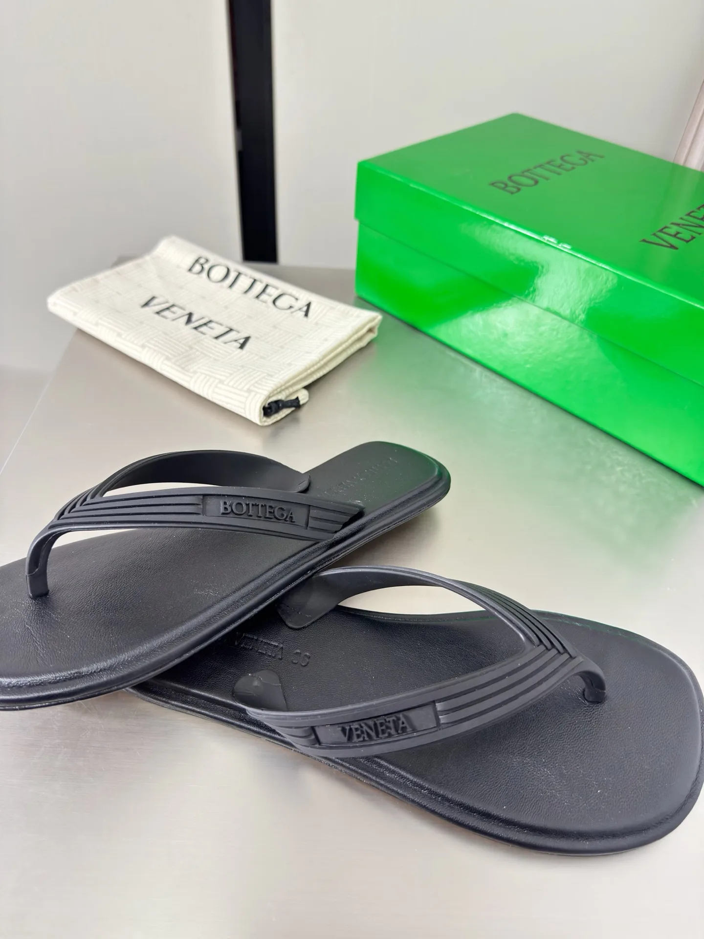 Women's Flip-Flops BOTTEGA VENETA 17722625