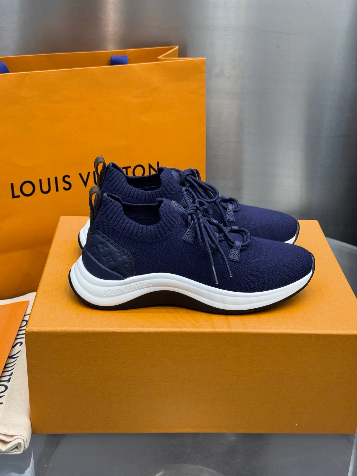 Women's Sneakers LOUIS VUITTON 18202478