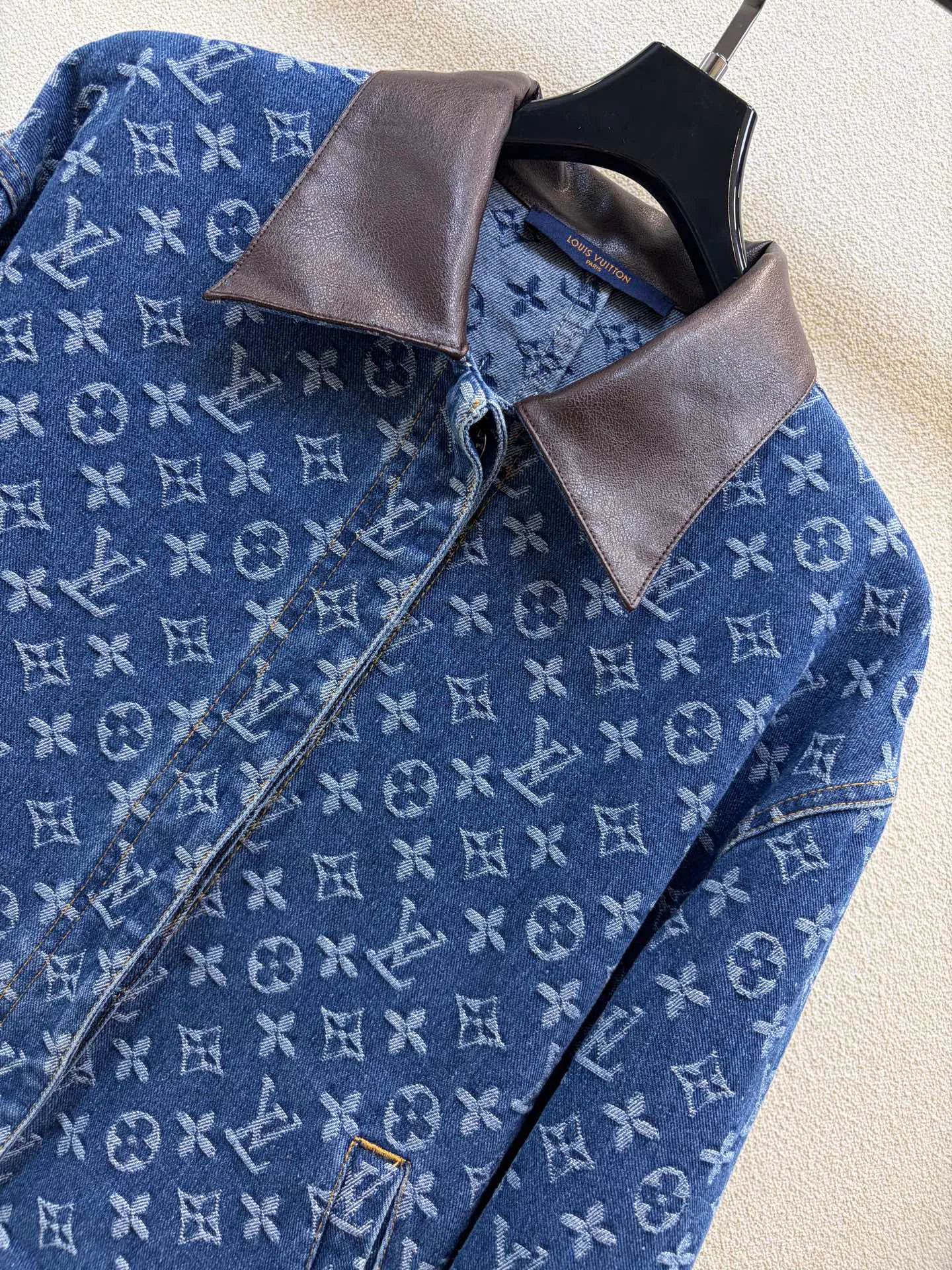 Women's Jackets And Down Jackets LOUIS VUITTON 18506574