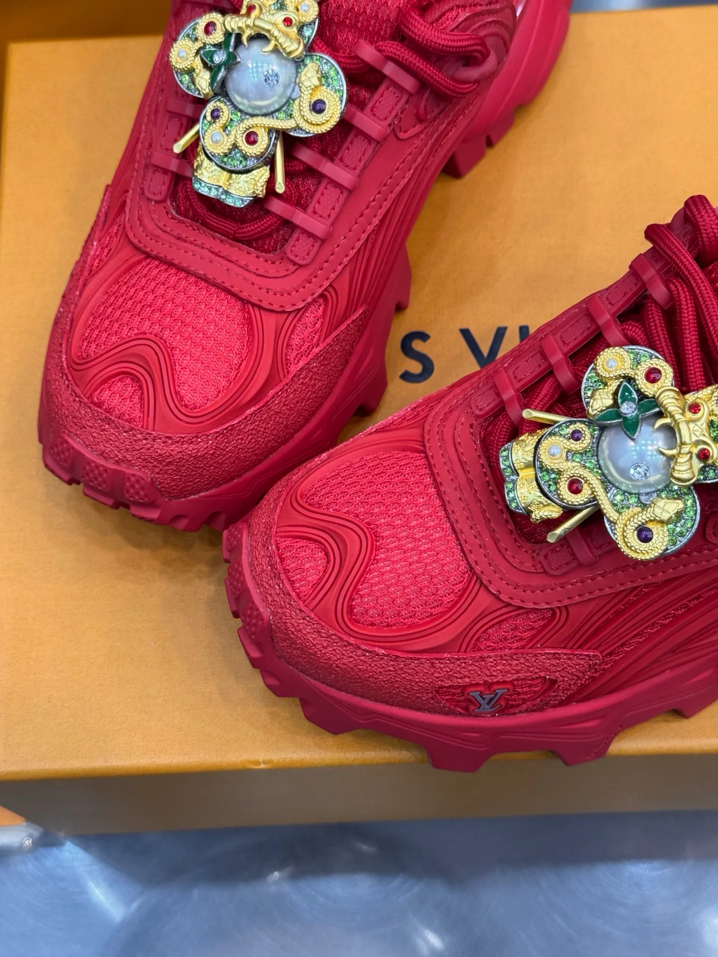 Women's Sneakers LOUIS VUITTON 18202599