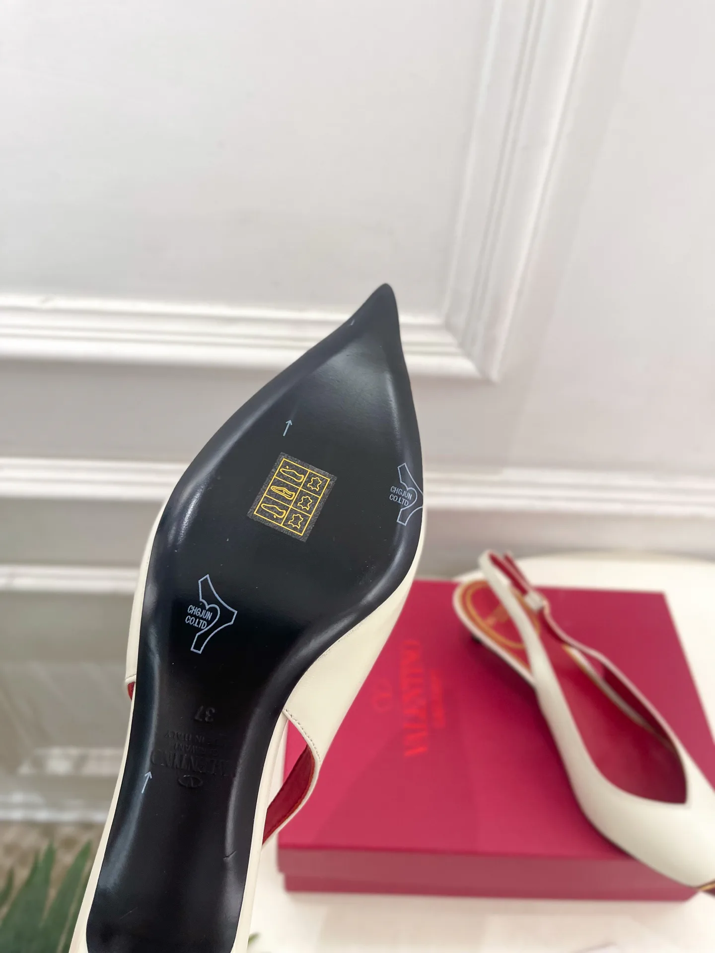 Women's Open-Toe Sandals VALENTINO 17482671