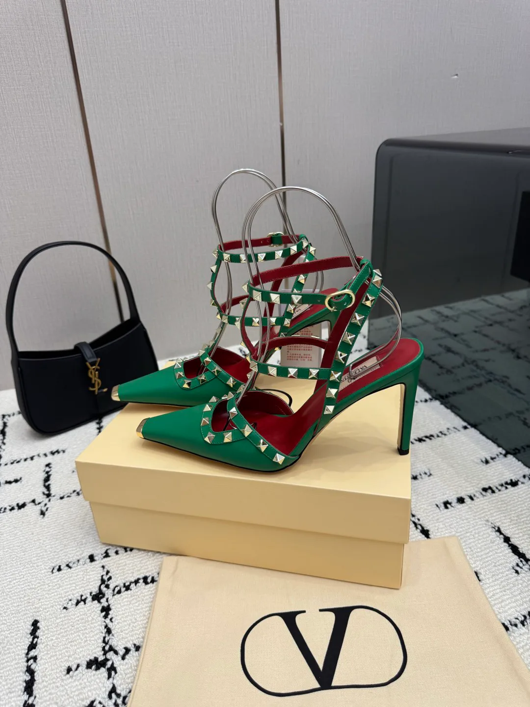 Women's Open-Toe Sandals VALENTINO 17594489