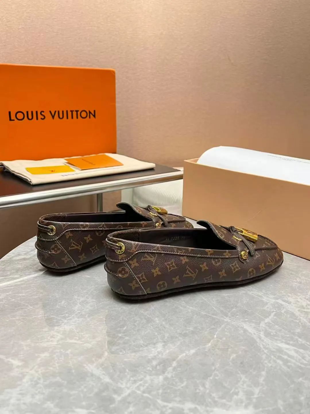 Women's Loafers And Moccasins LOUIS VUITTON 18104769