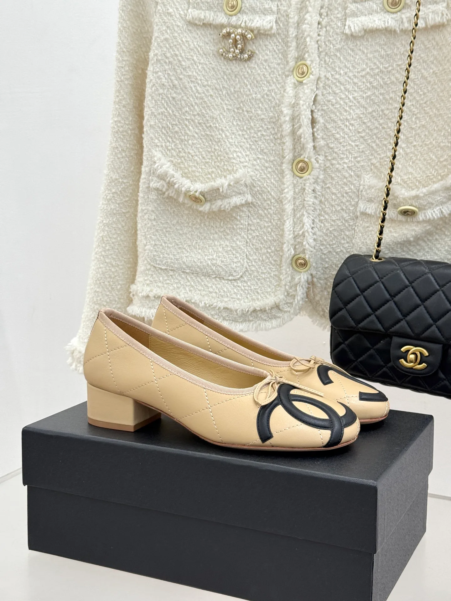 Women's Ballet Flats CHANEL 17303673