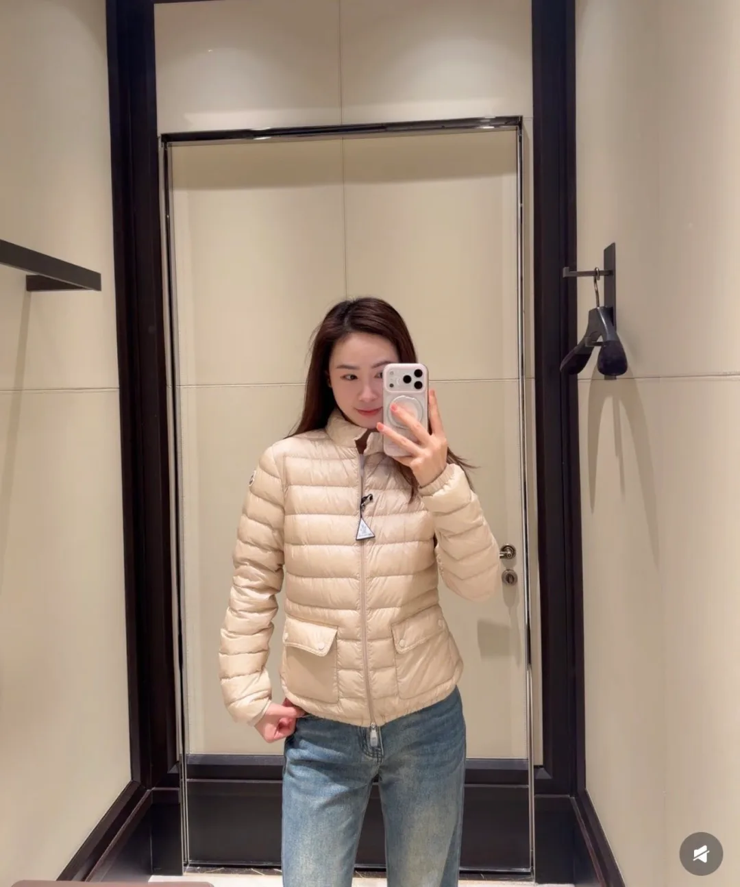 Women's Jackets And Down Jackets MONCLER 18264825