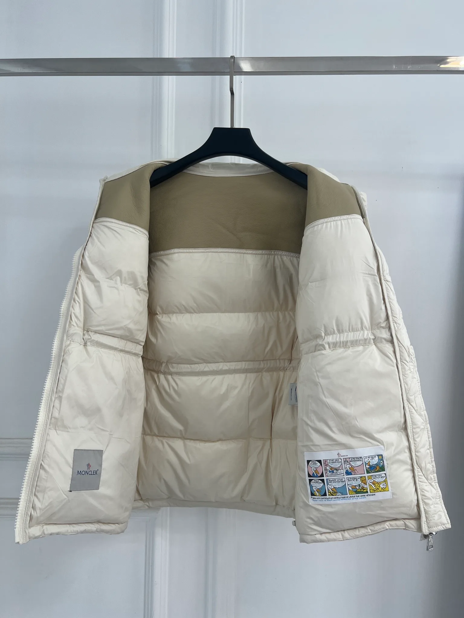 Women's Jackets And Down Jackets MONCLER 18415674