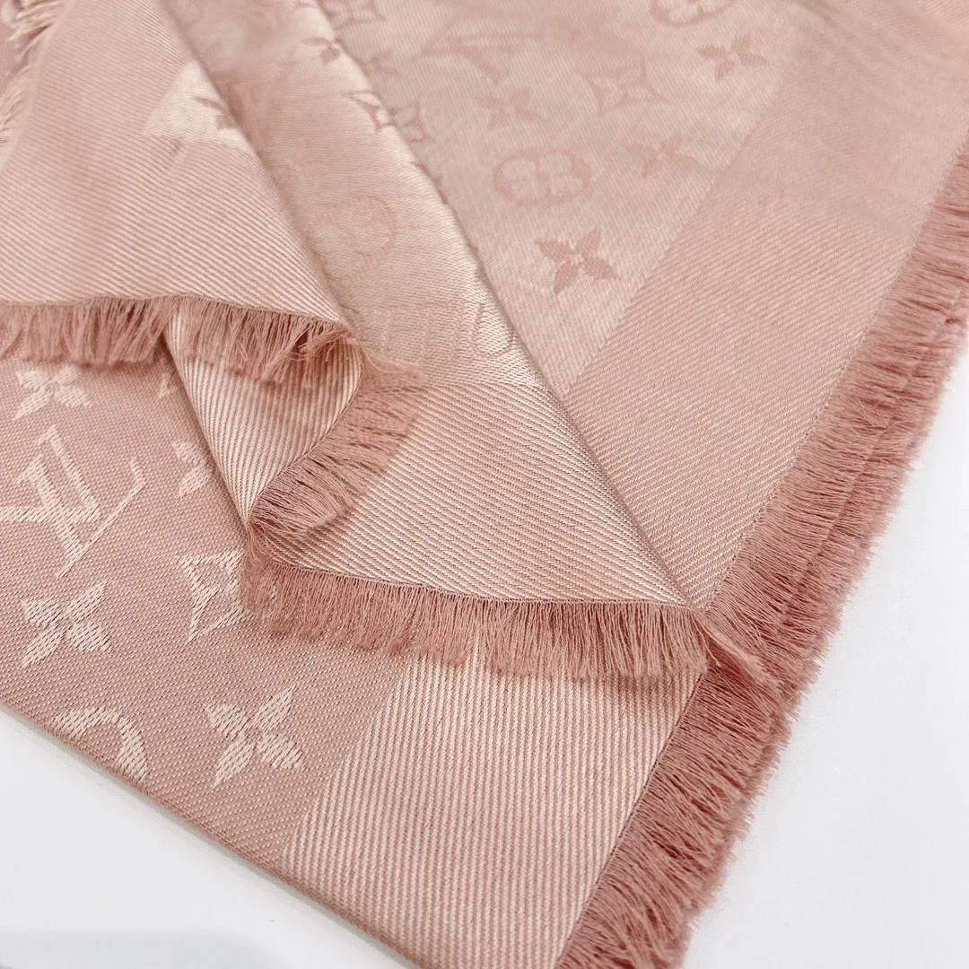 Scarves LOUIS VUITTON 18267577