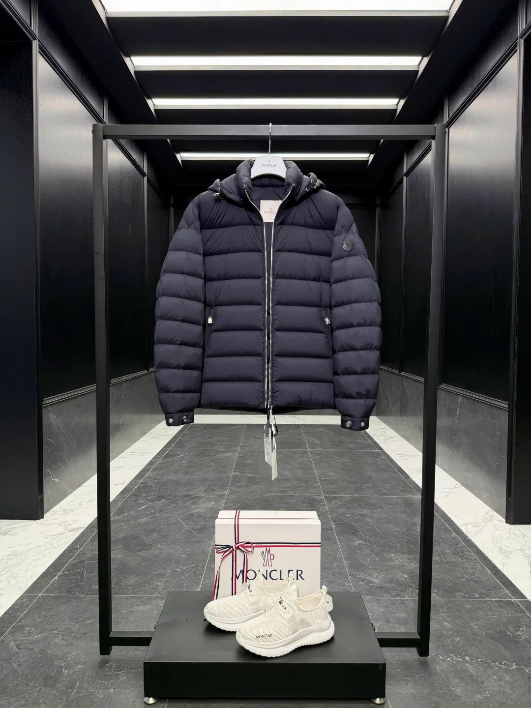 Men's Jackets And Down Jackets MONCLER 18416879