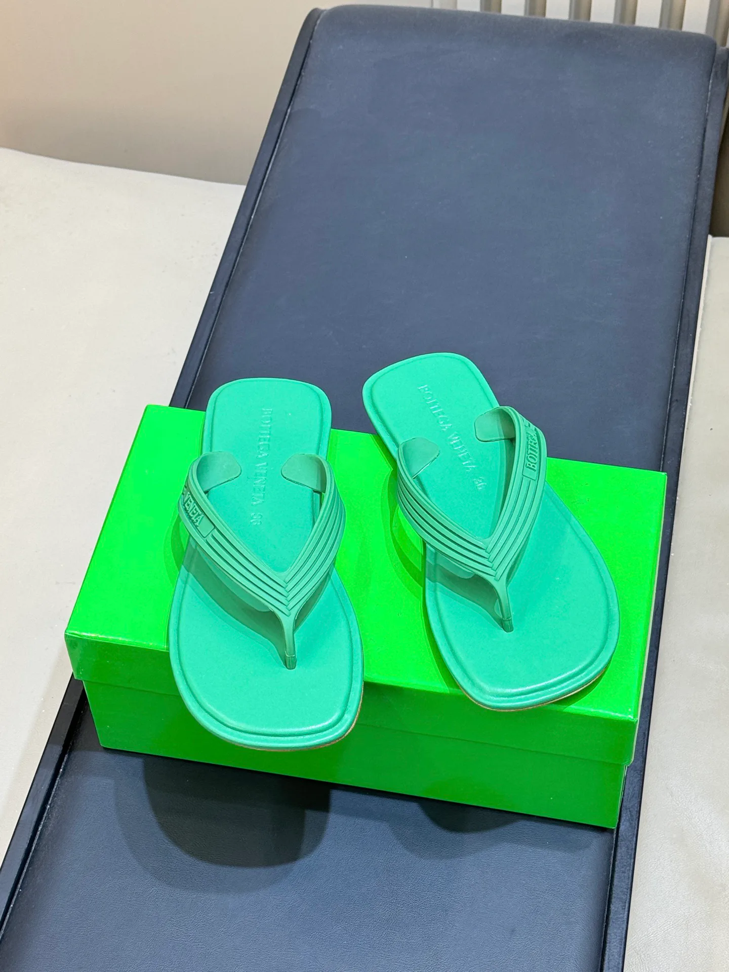 Women's Flip-Flops BOTTEGA VENETA 18073671