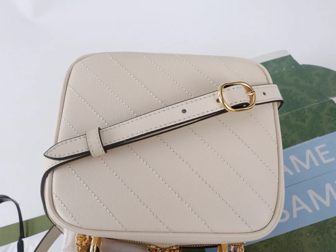 Women's Classic Handbags GUCCI 18005067