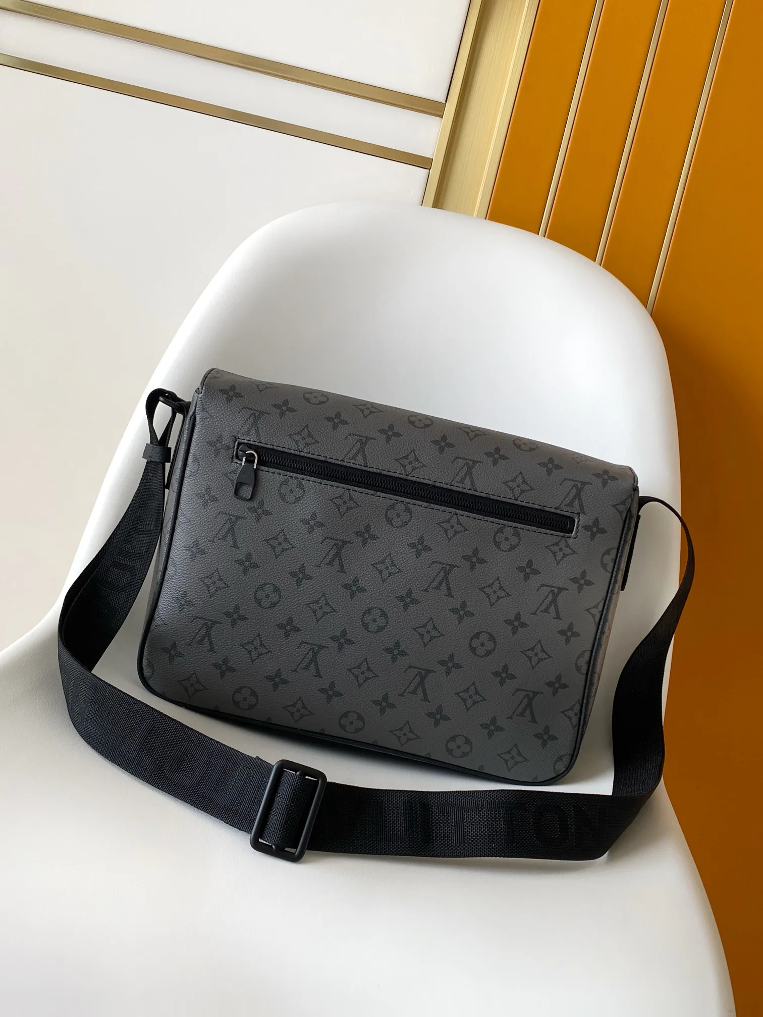 Women's Shoulder Bags LOUIS VUITTON 17949153