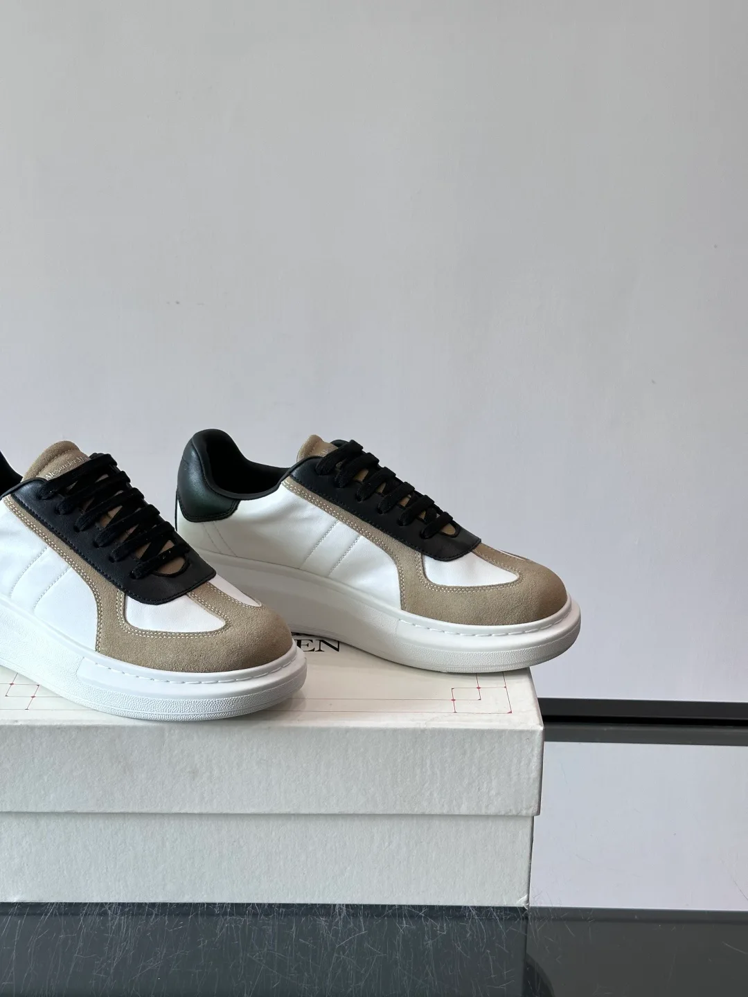 Women's Sneakers ALEXANDER MCQUEEN 17200127