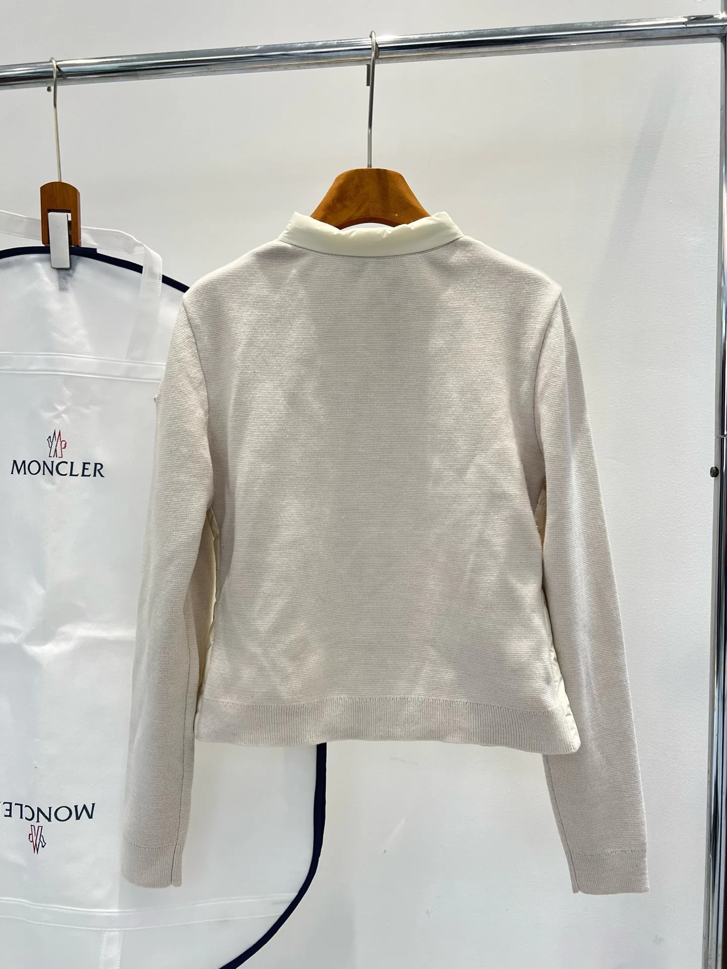 Men's Jackets And Down Jackets MONCLER 18330381