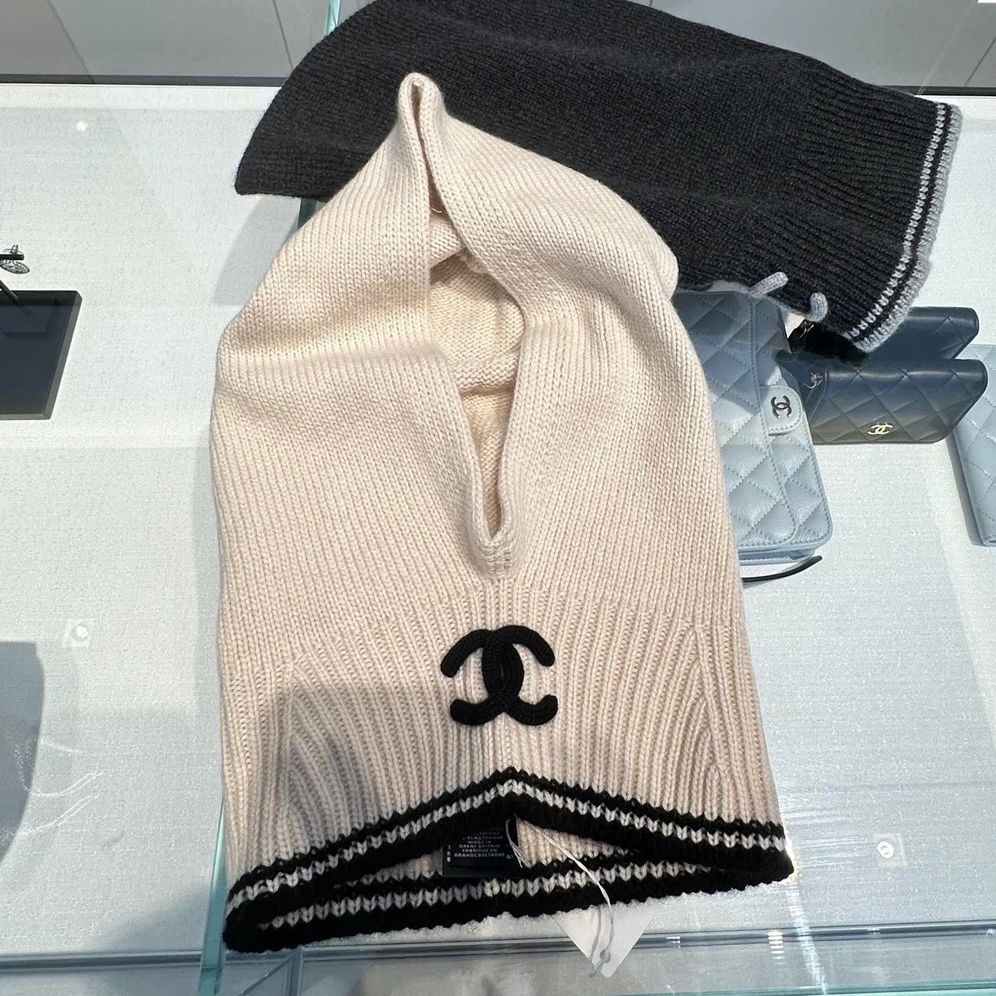 Hats CHANEL 18347838