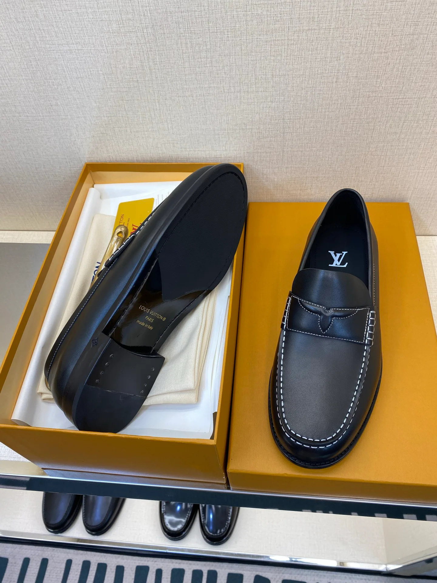 Men's Loafers And Dress Shoes LOUIS VUITTON 17971741