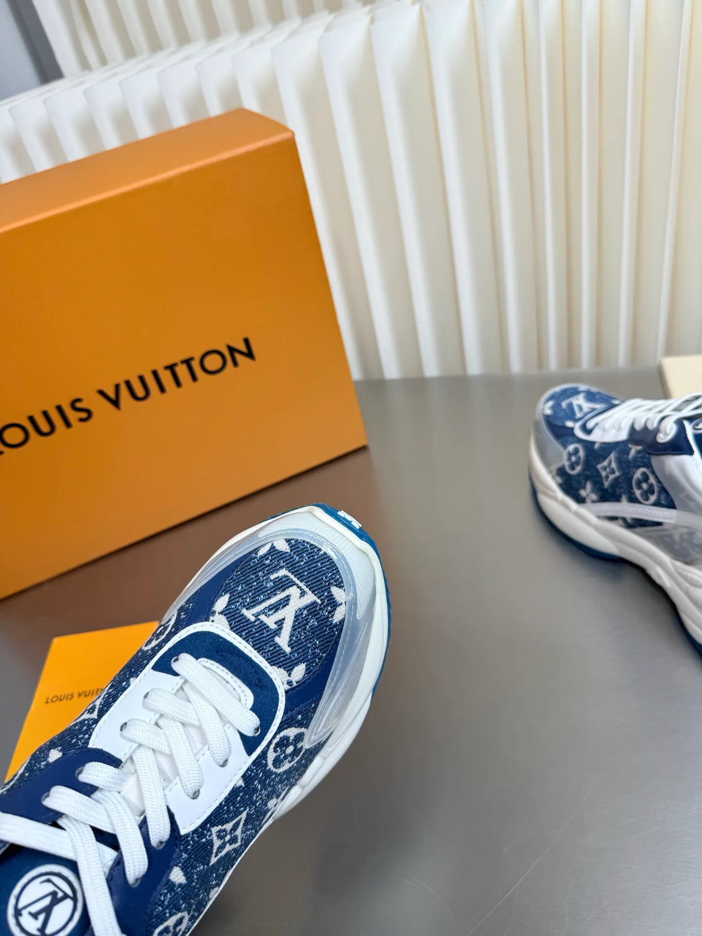 Women's Sneakers LOUIS VUITTON 17873174