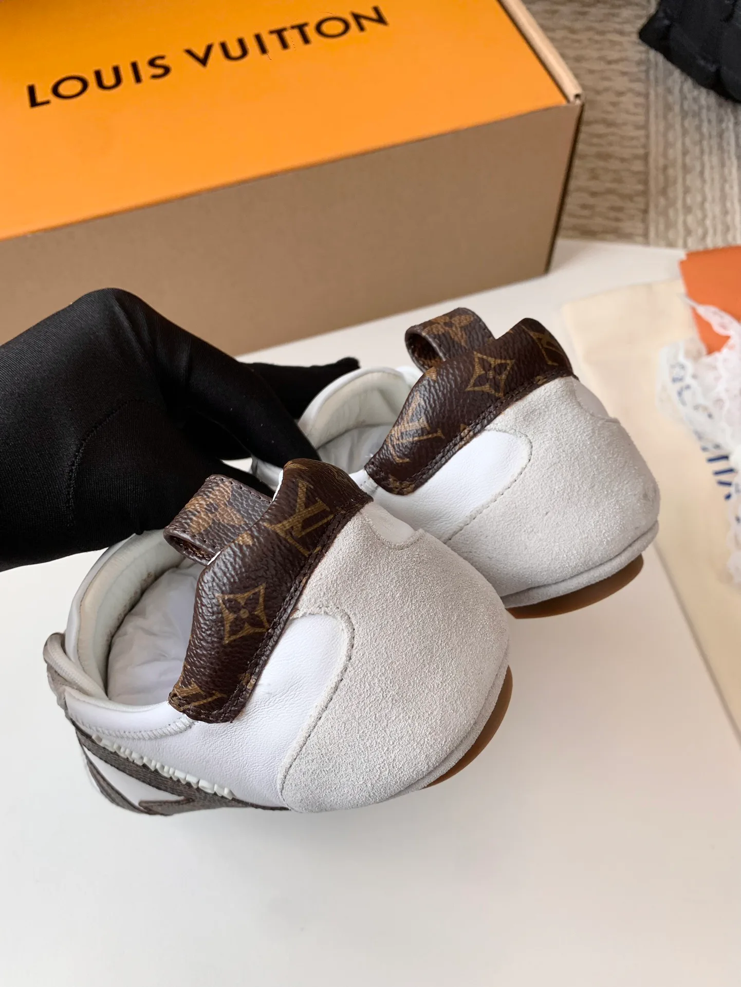 Women's Sneakers LOUIS VUITTON 17753808