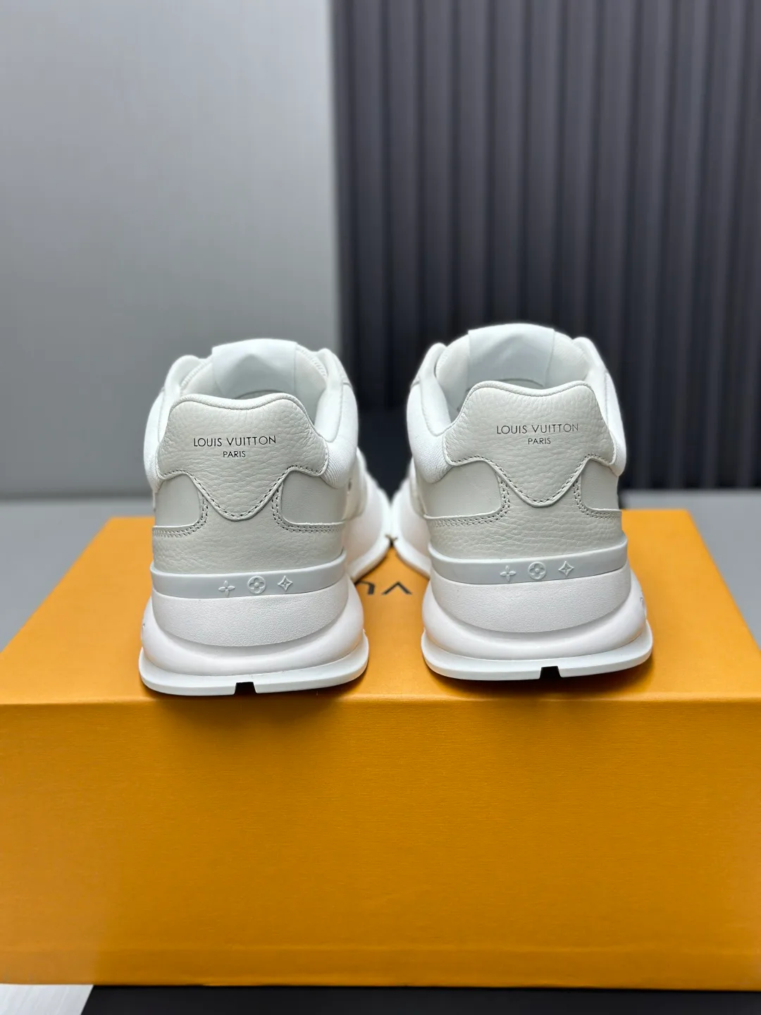 Women's Sneakers LOUIS VUITTON 18212263