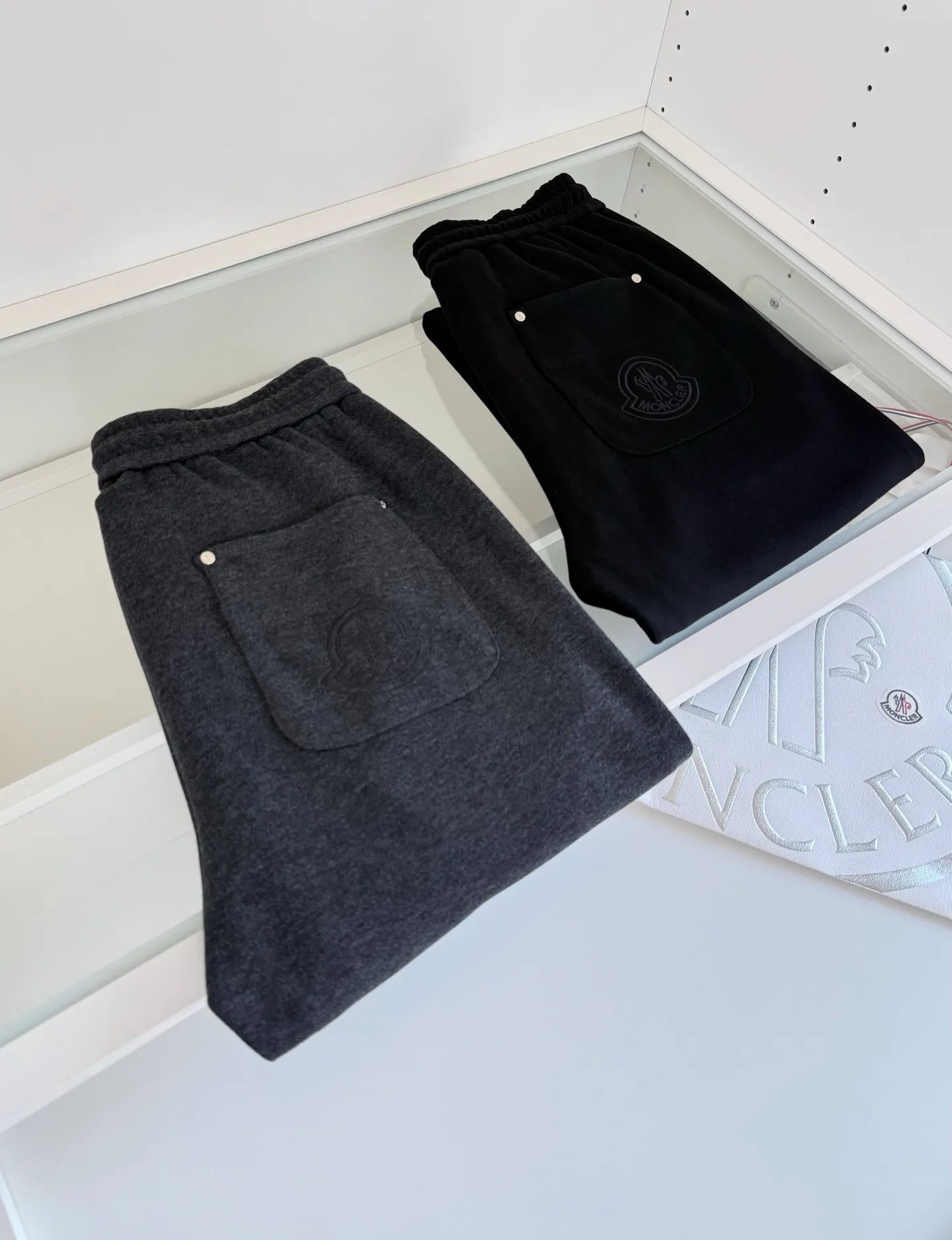 Men's Trousers MONCLER 18244484