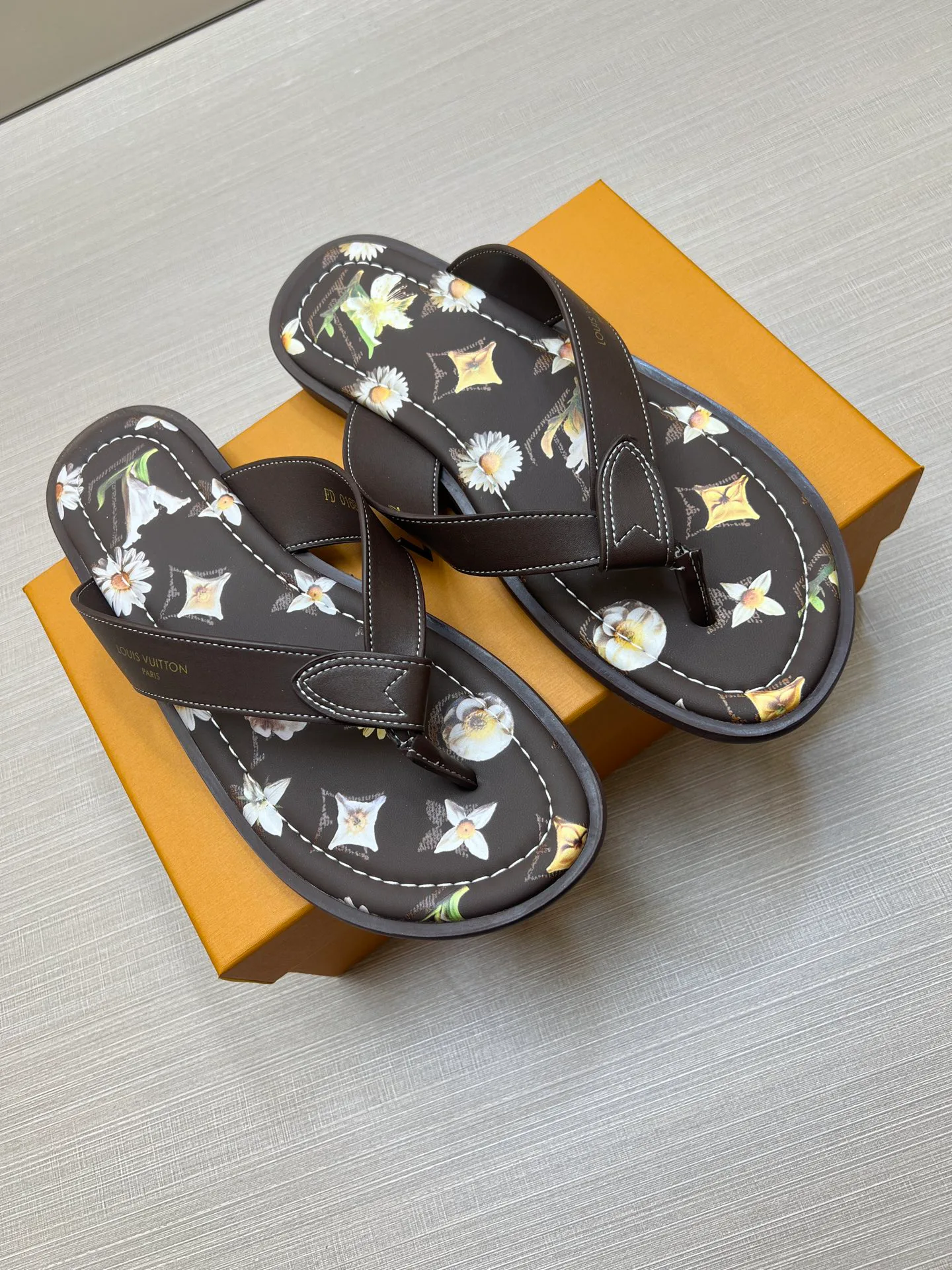 Men's Flip-Flops LOUIS VUITTON 17078845