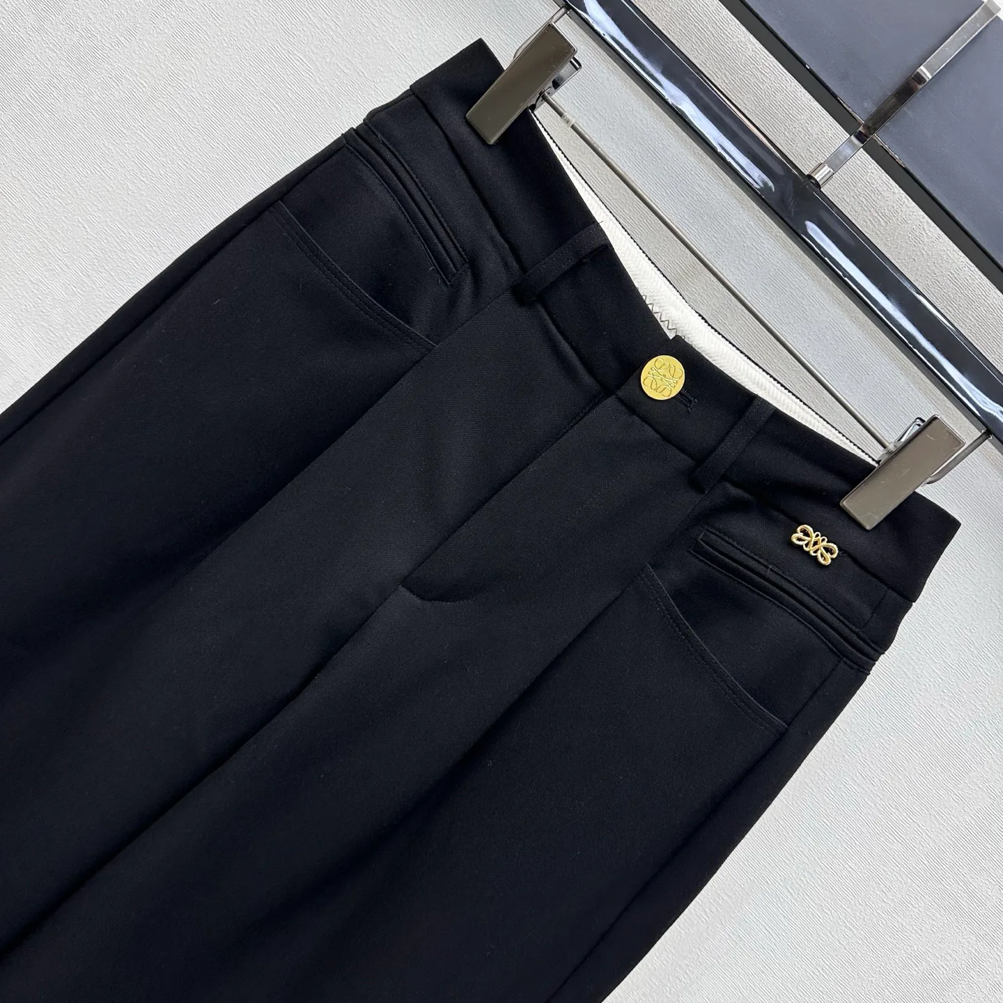 Women's Trousers LOEWE 18022975