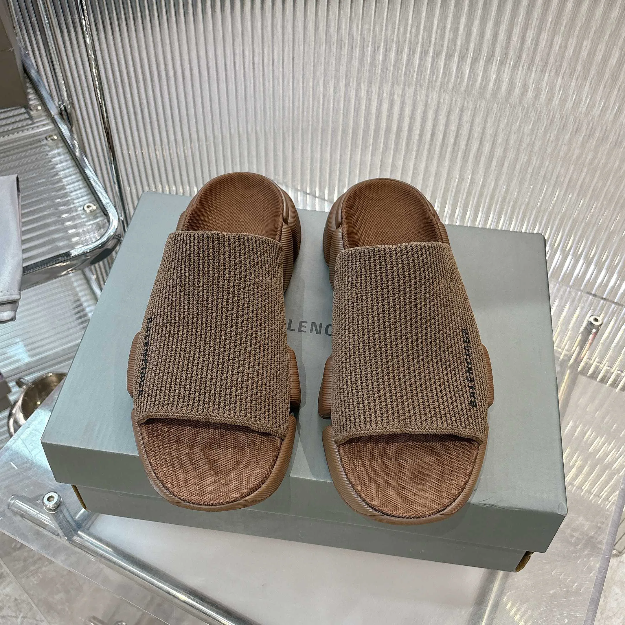 Women's Flip-Flops BALENCIAGA 17182654