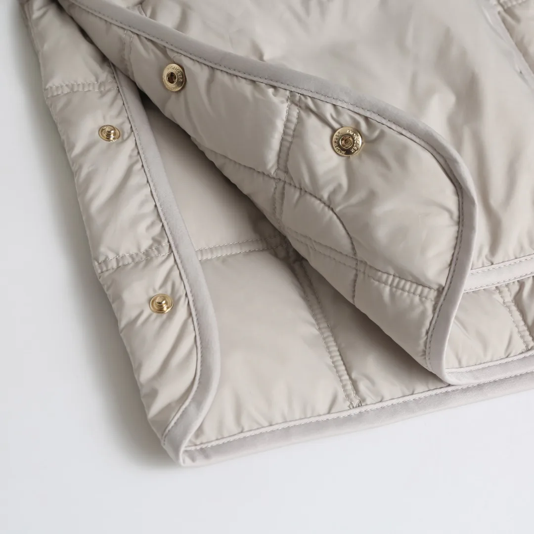 Women's Jackets And Down Jackets MONCLER 17883648