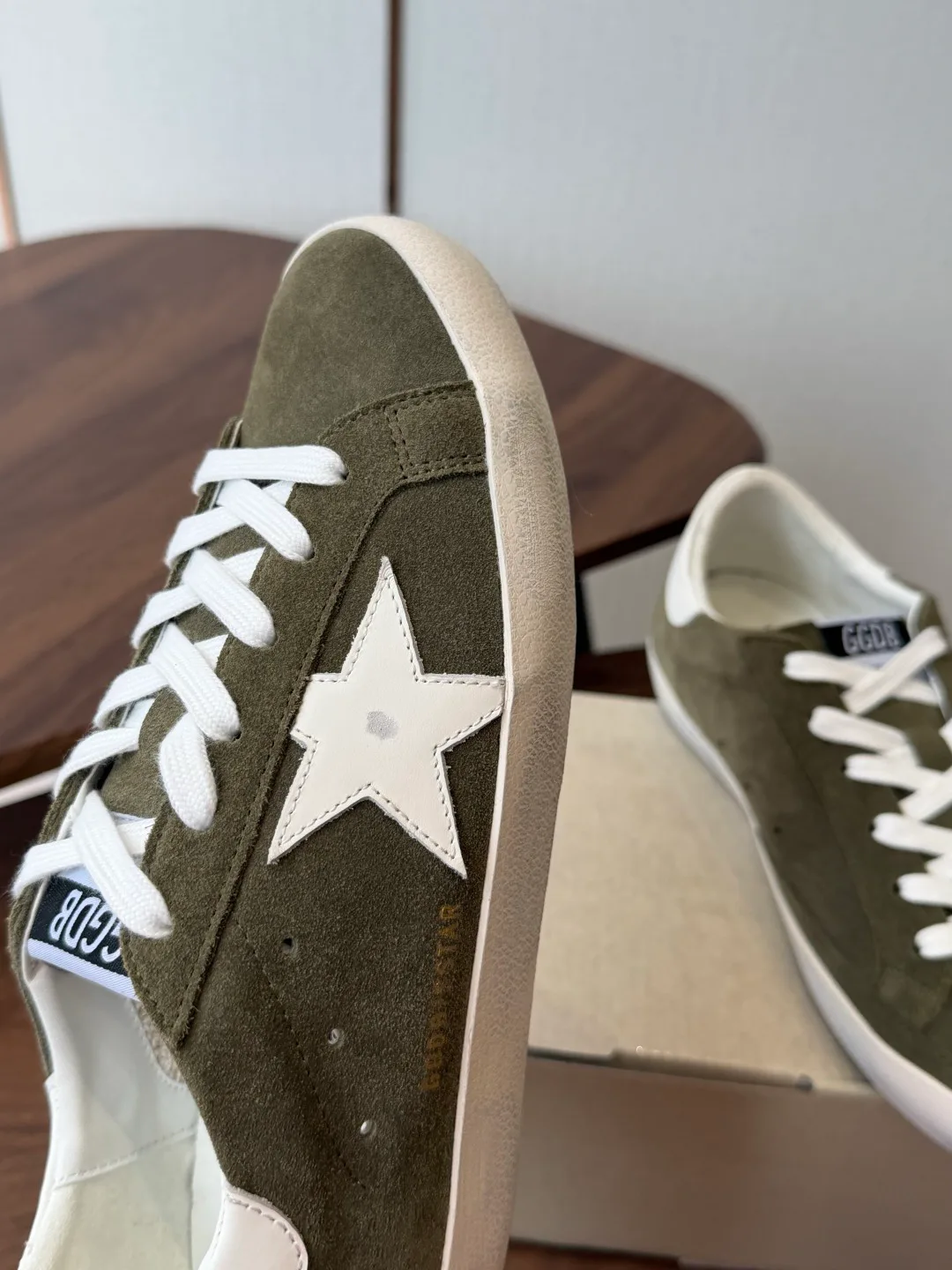 Women's Sneakers GOLDEN GOOSE 18146569