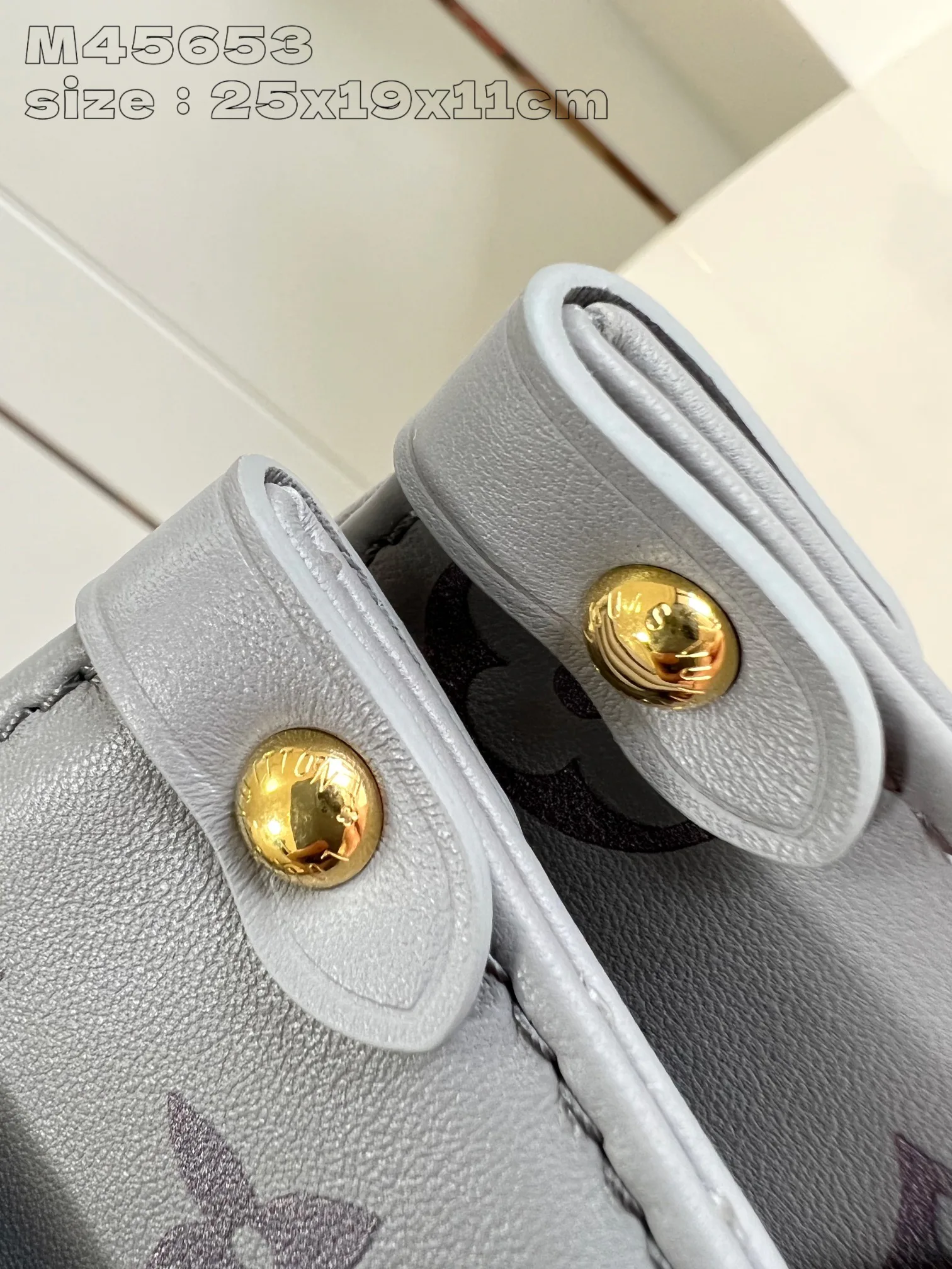 Women's Classic Handbags LOUIS VUITTON 18227602