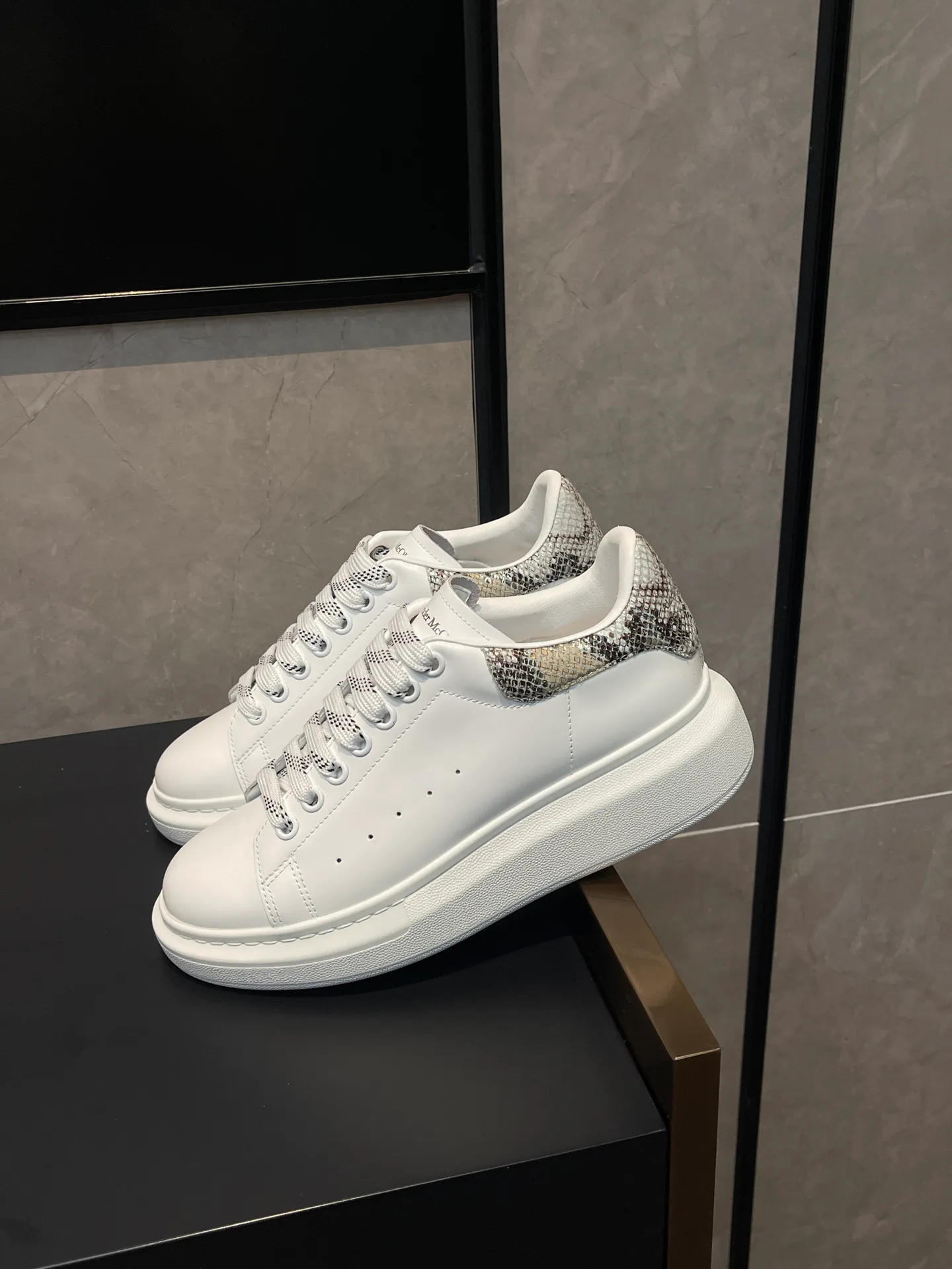 Women's Sneakers ALEXANDER MCQUEEN 17827935