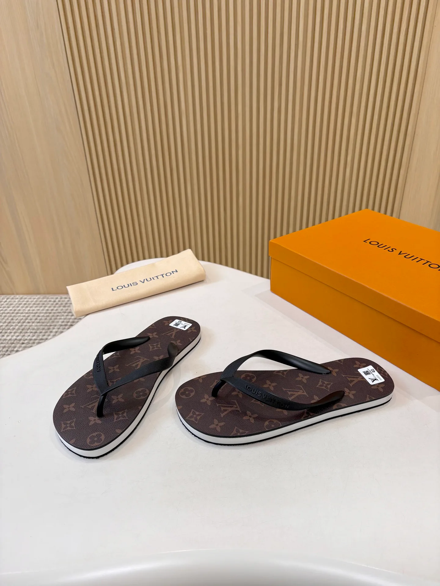 Women's Flip-Flops LOUIS VUITTON 18025534