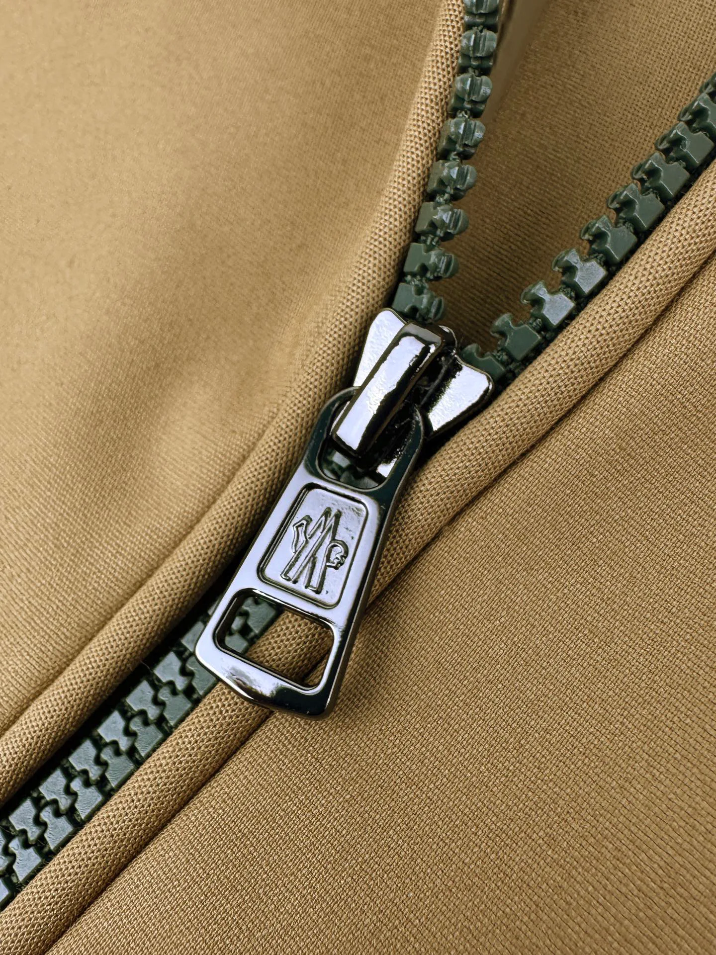 Women's Jackets And Down Jackets MONCLER 18487132