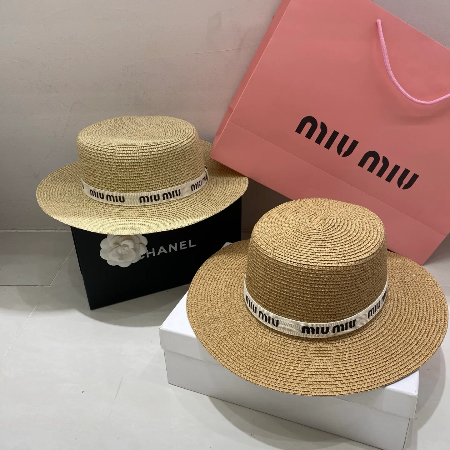 Hats MIU MIU 17498298