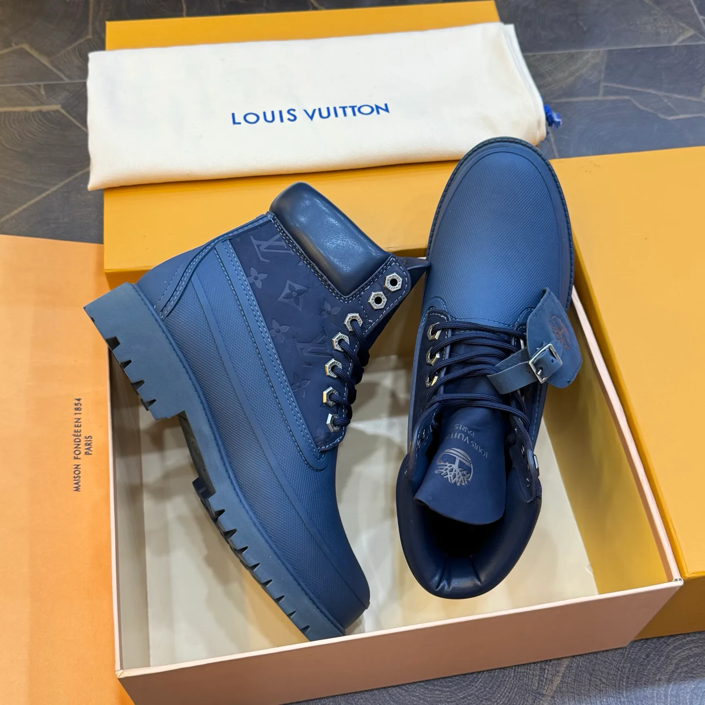 Men's Ankle Boots LOUIS VUITTON 18267074