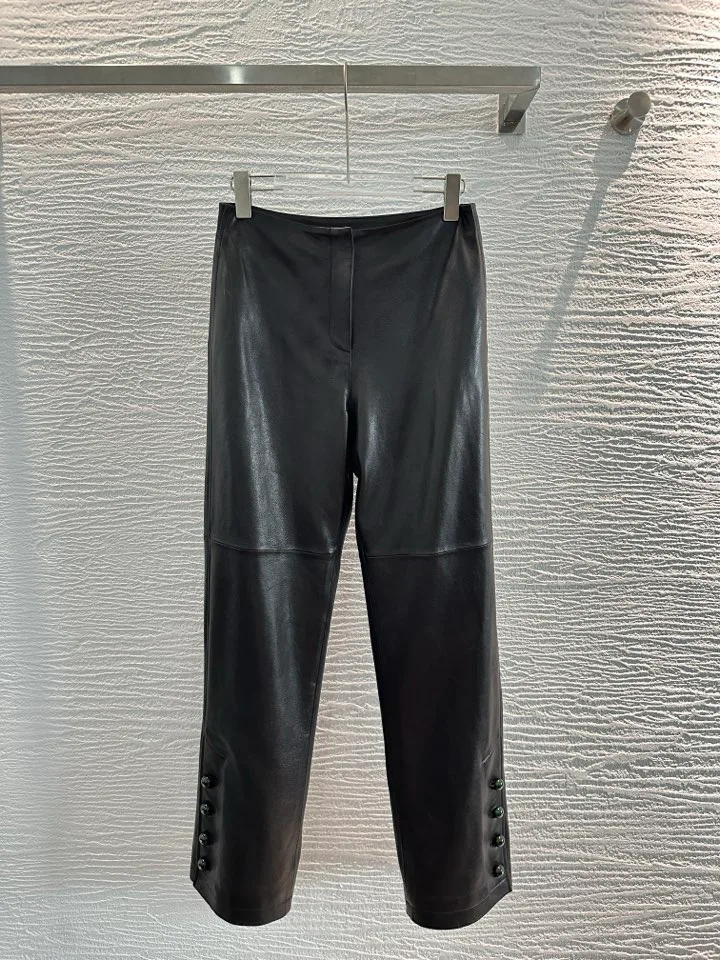 Women's Trousers CHANEL 18172563