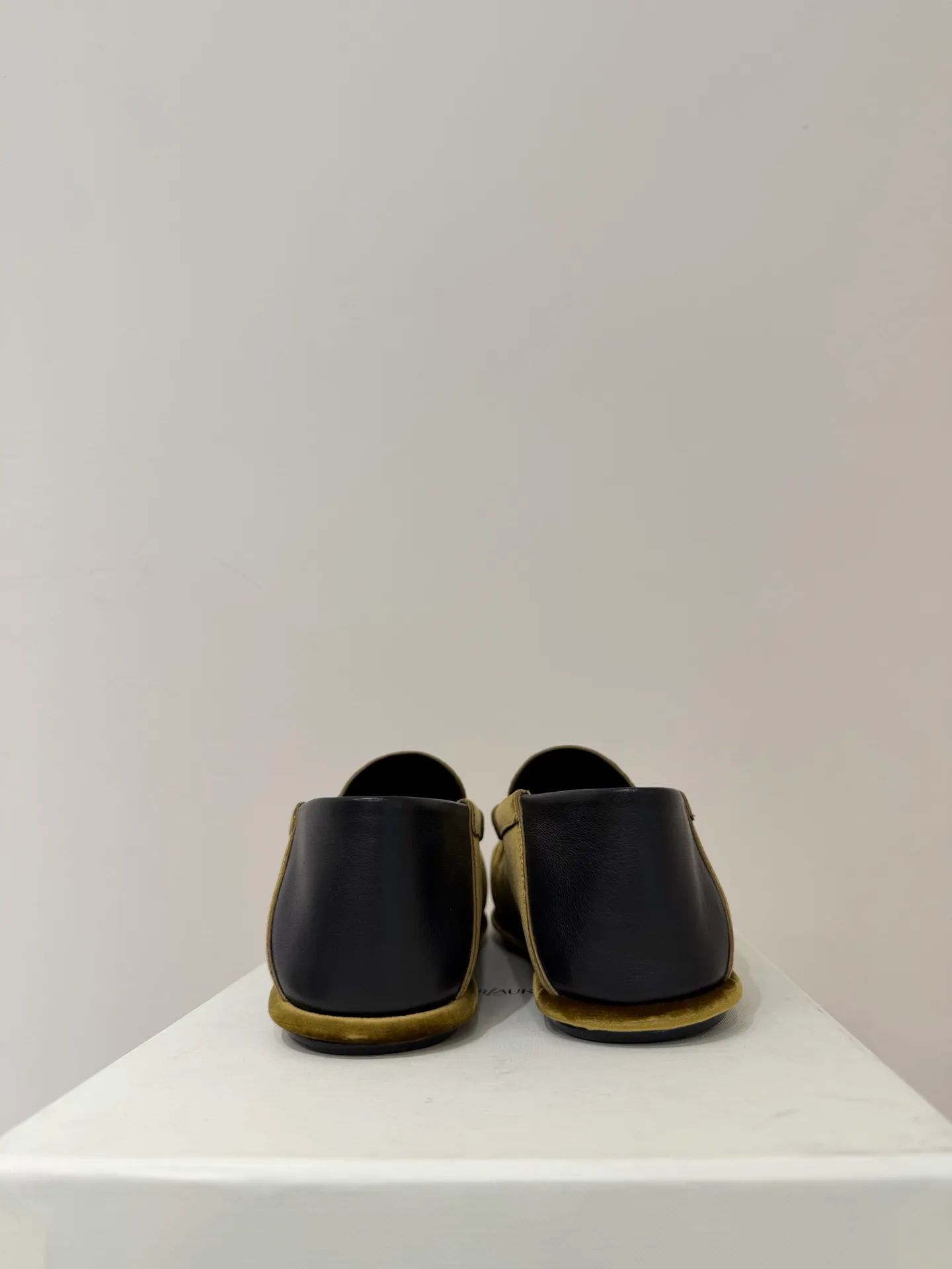 Women's Loafers And Moccasins SAINT LAURENT 18195678