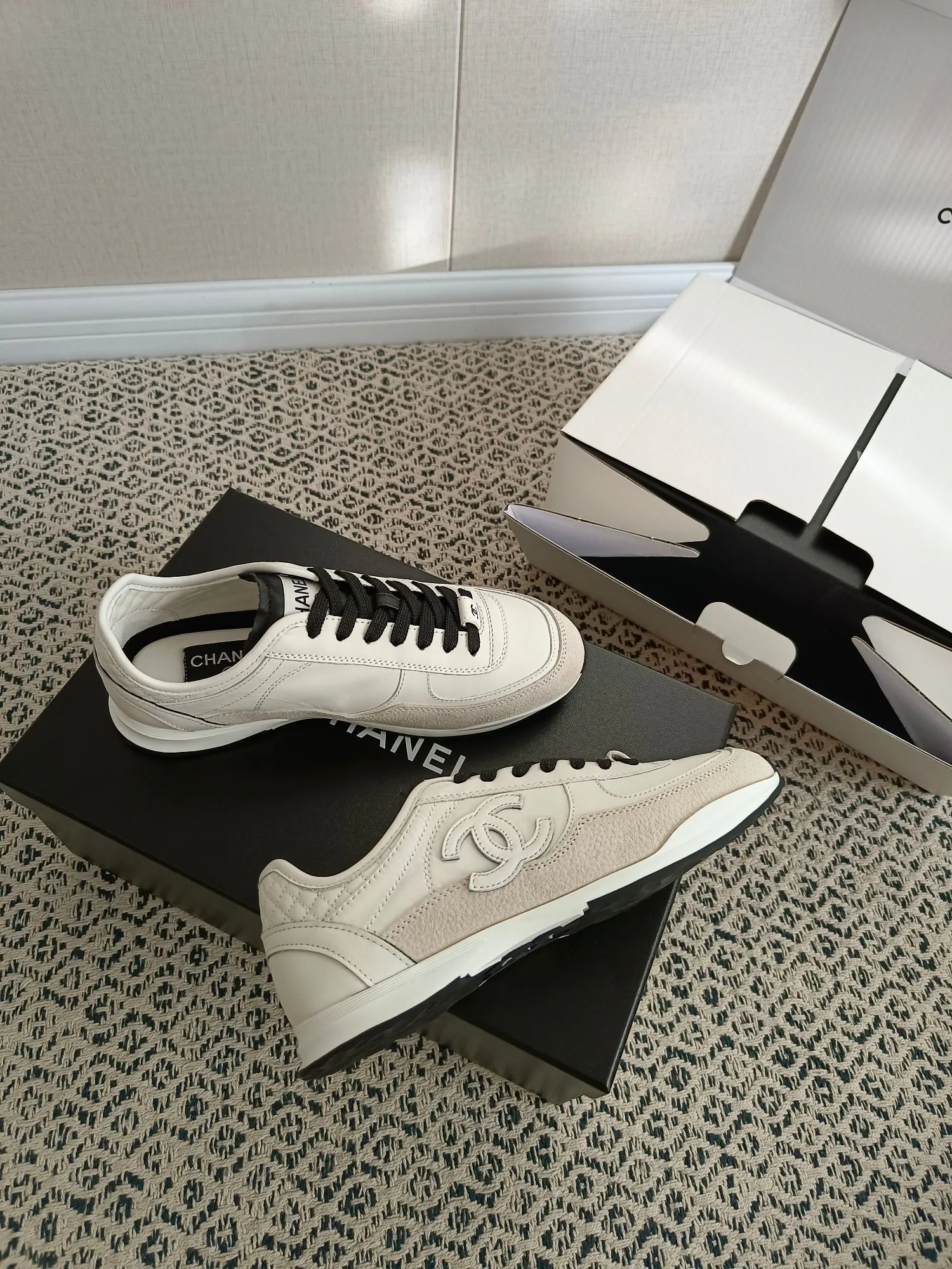 Women's Sneakers CHANEL 18274008