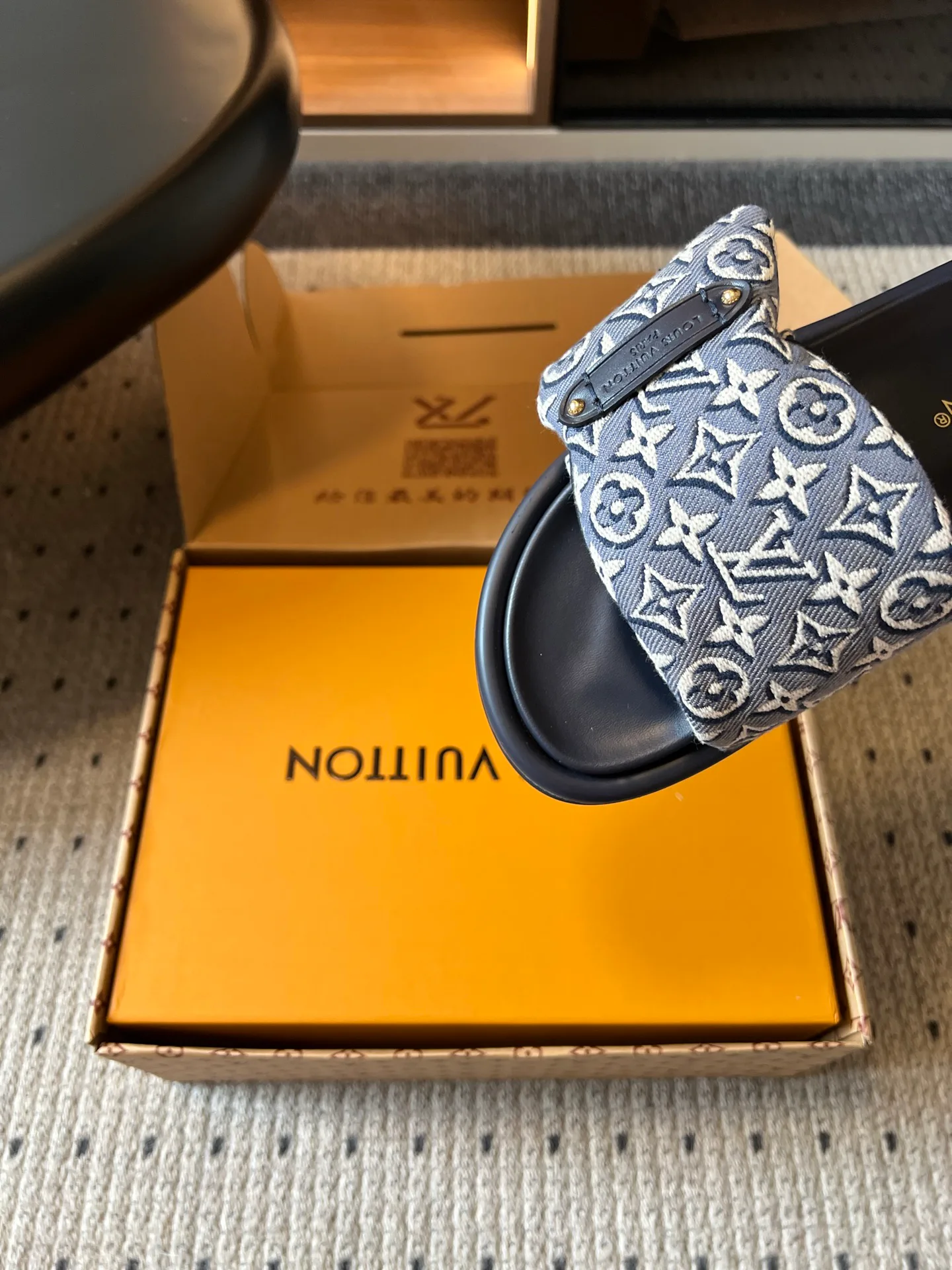 Women's Flip-Flops LOUIS VUITTON 17686618