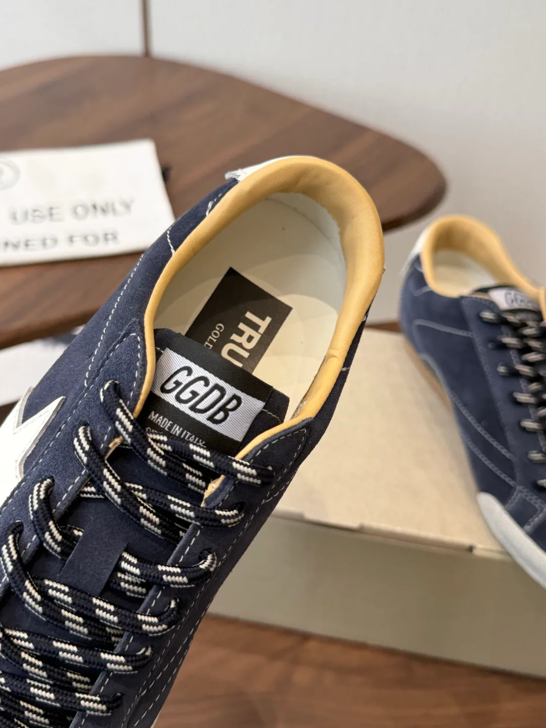 Кроссовки Женские Golden Goose 18687329