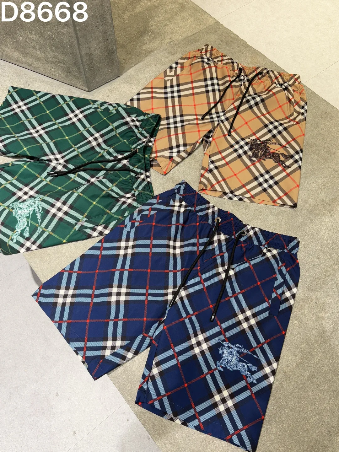 Men's Shorts BURBERRY 18000509