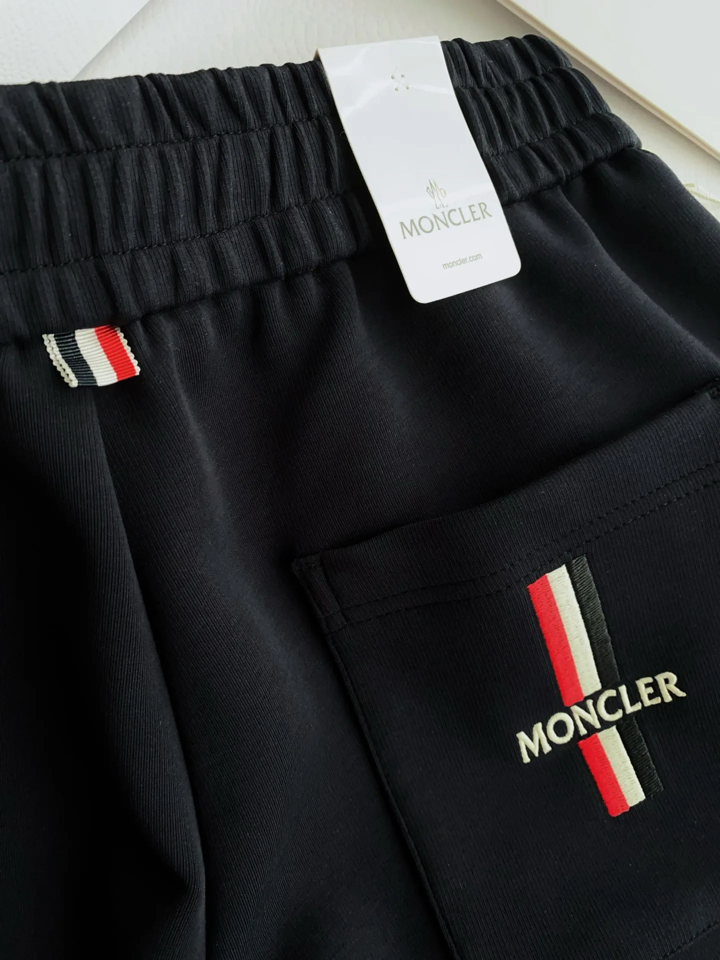 Men's Trousers MONCLER 18315006