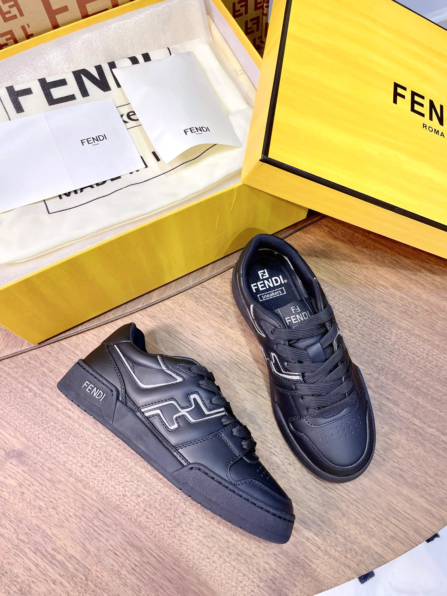 Women's Sneakers FENDI 17957317