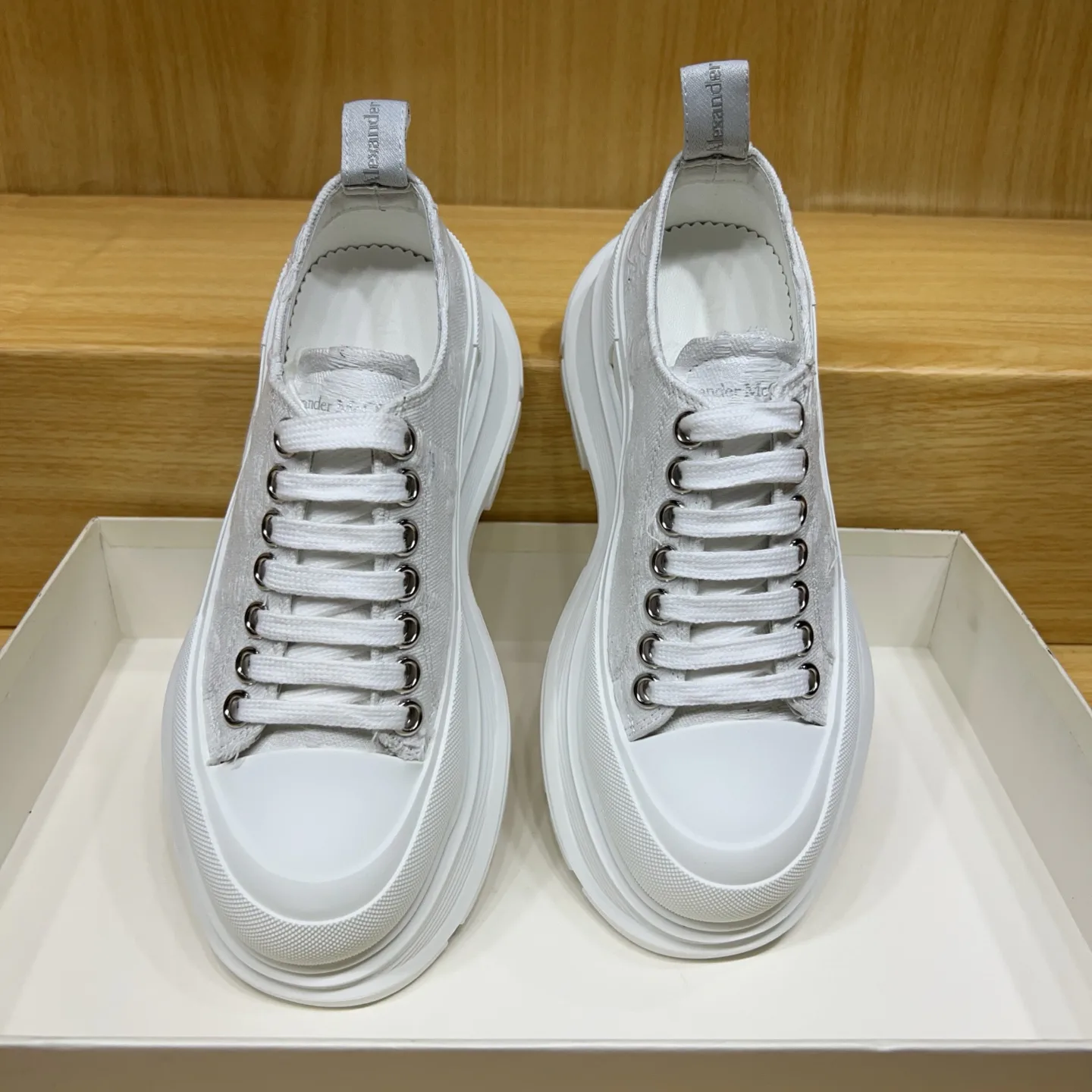 Women's Sneakers ALEXANDER MCQUEEN 17545164