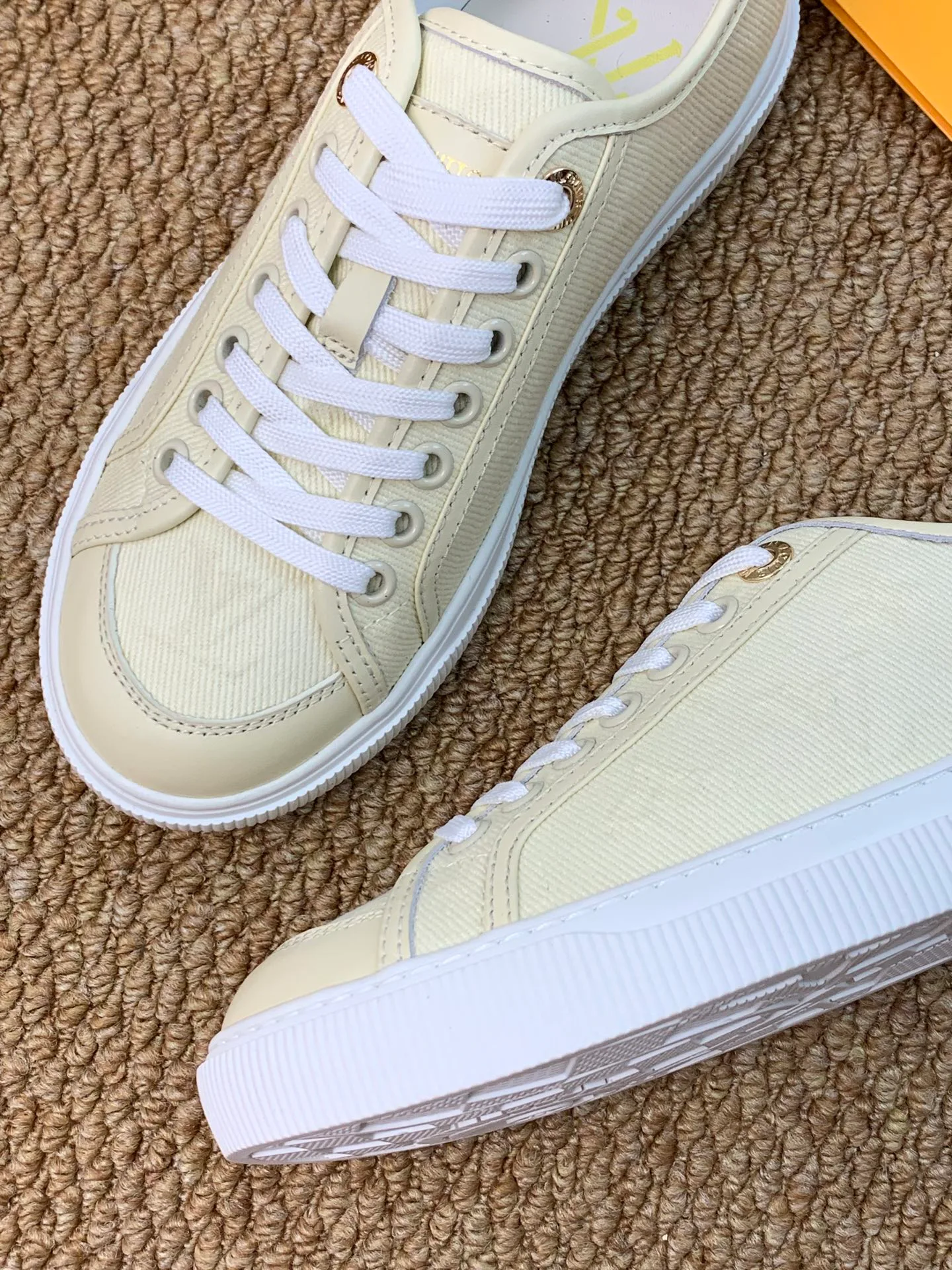 Women's Sneakers LOUIS VUITTON 17545207