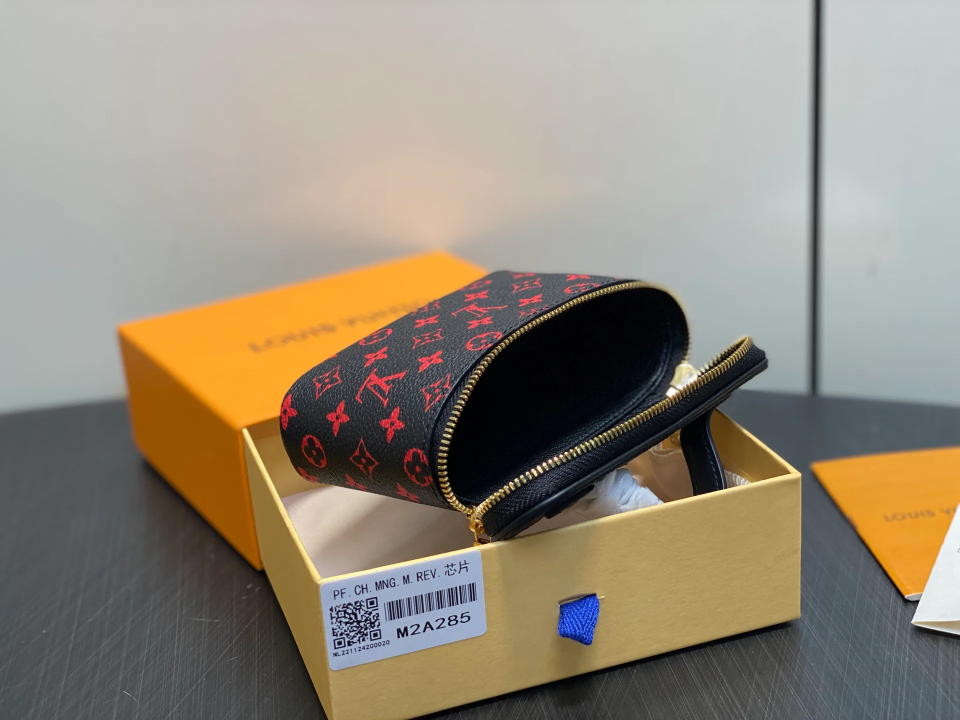 Клатчи Женские Louis Vuitton 18644356