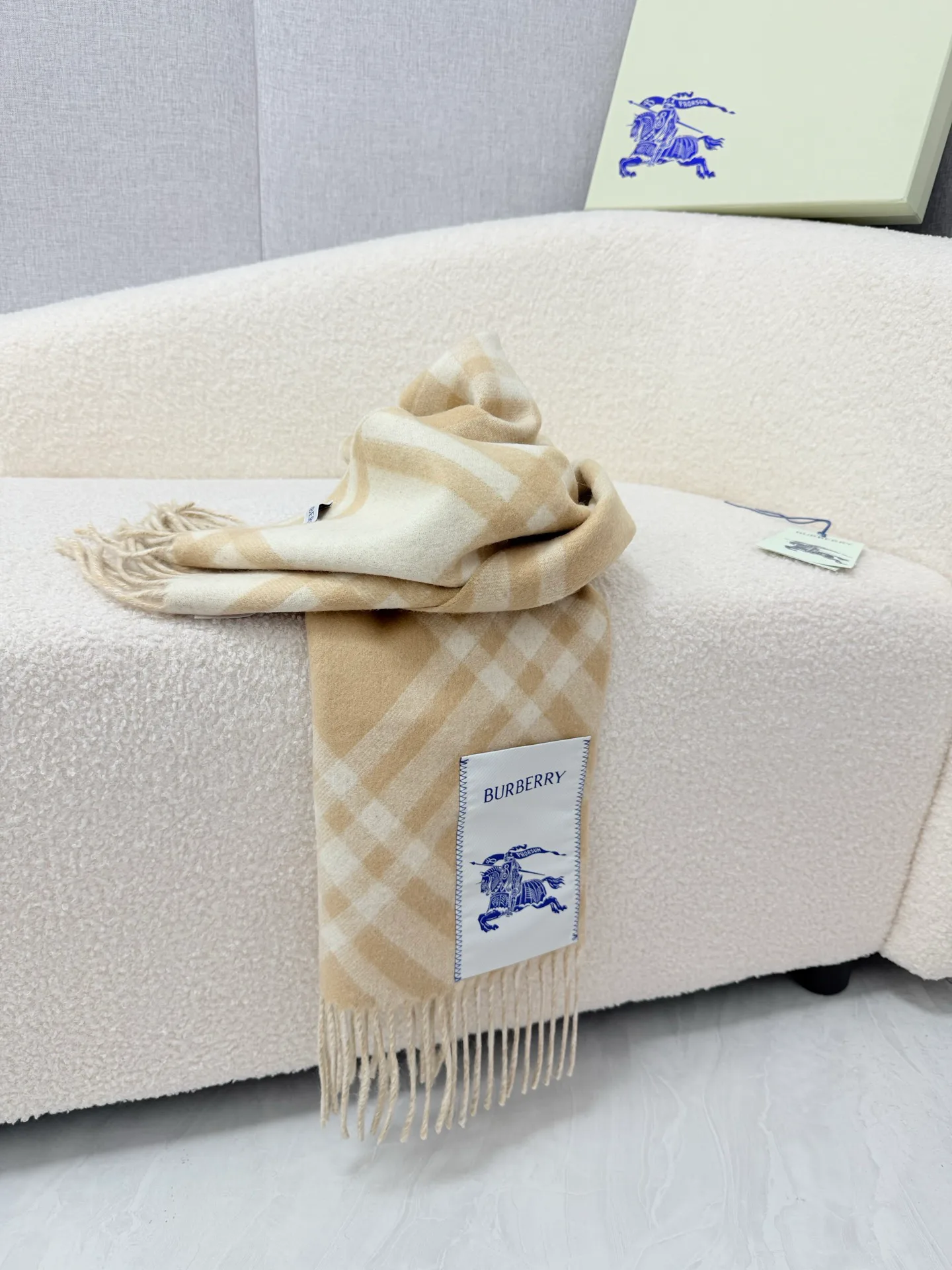 Scarves BURBERRY 18322320
