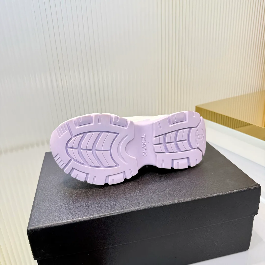 Women's Sneakers CHANEL 18366998