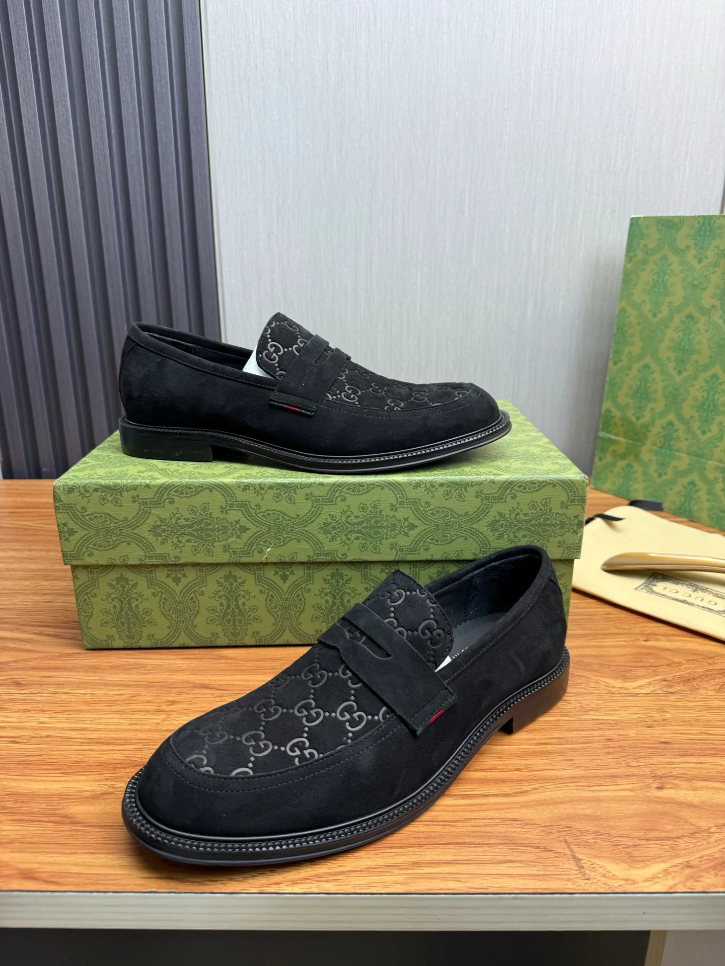 Men's Loafers And Dress Shoes GUCCI 17851626