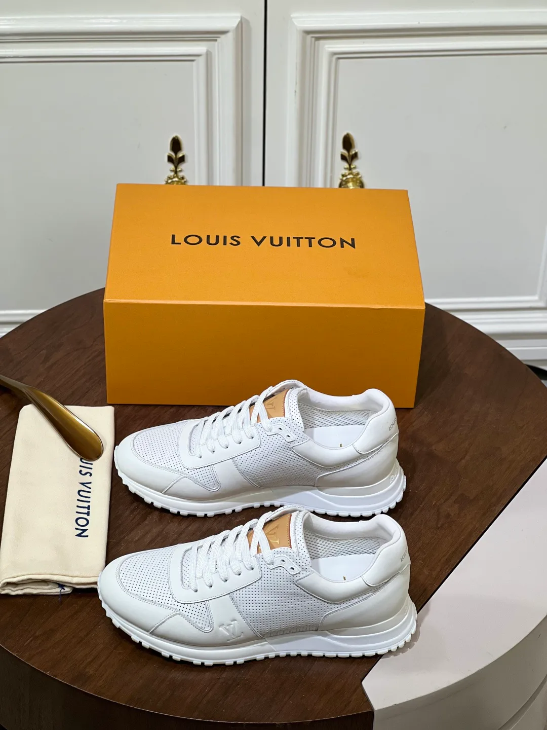 Men's Sneakers LOUIS VUITTON 18039348