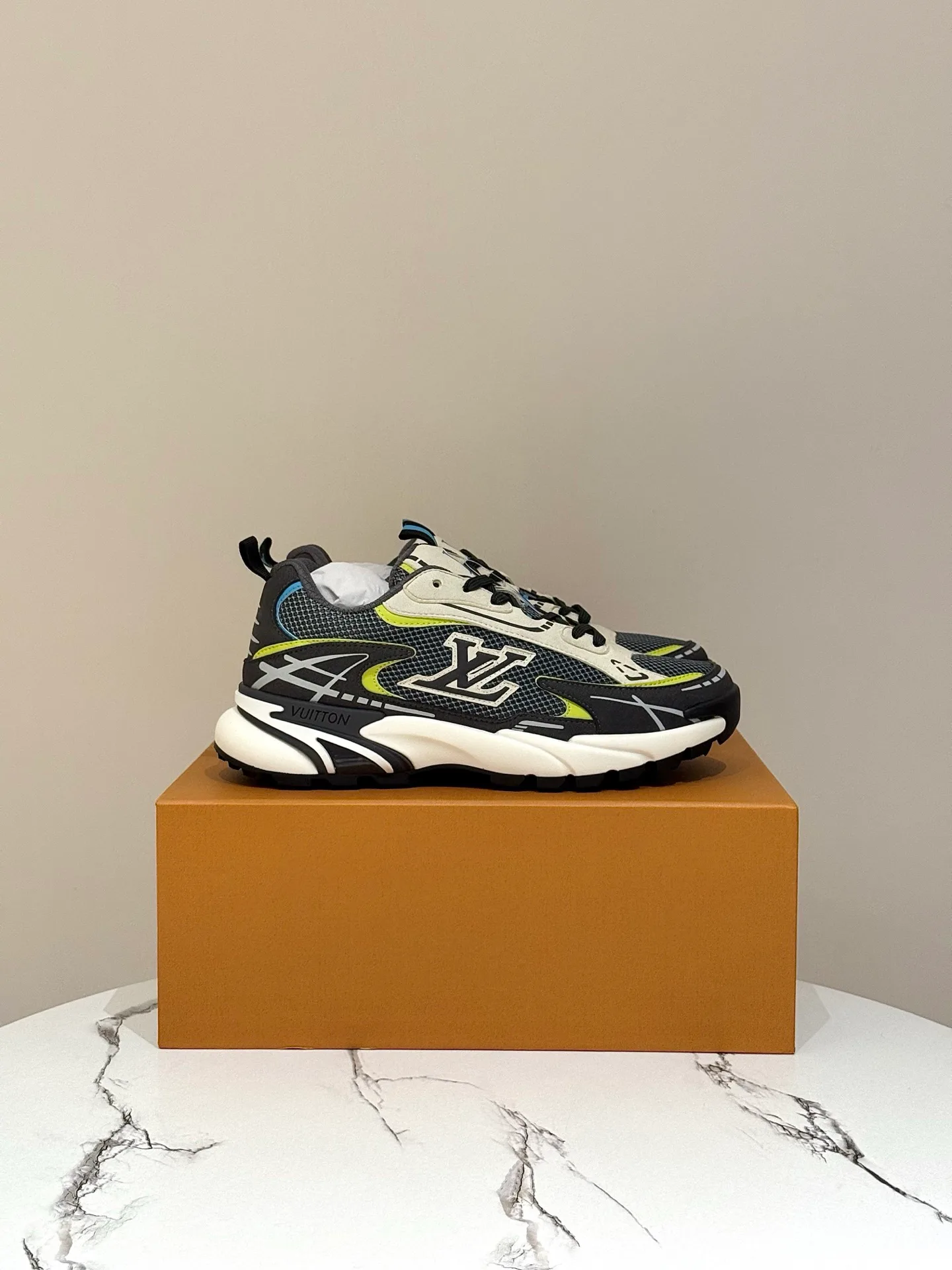 Men's Sneakers LOUIS VUITTON 17872794